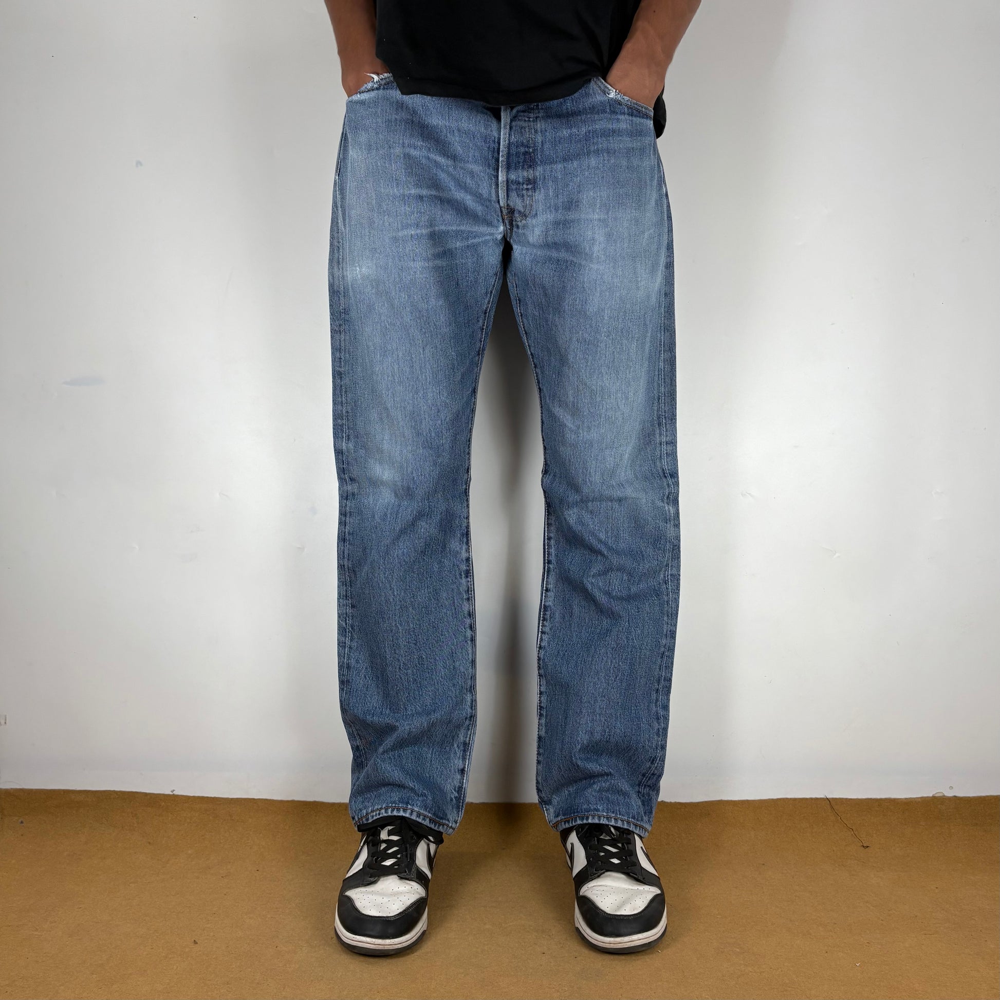 LEVI’s 501 JEANS