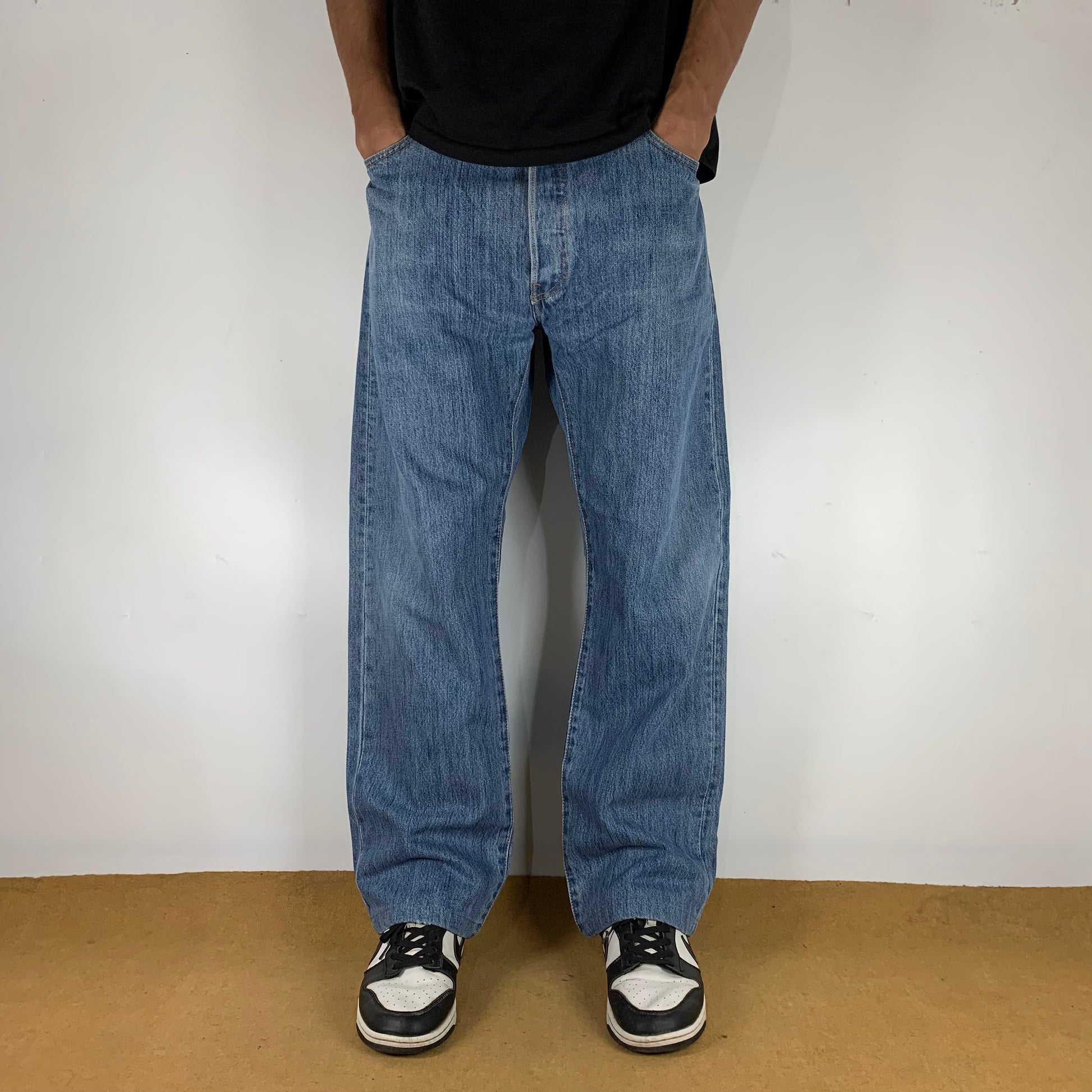 LEVI’s 501 JEANS