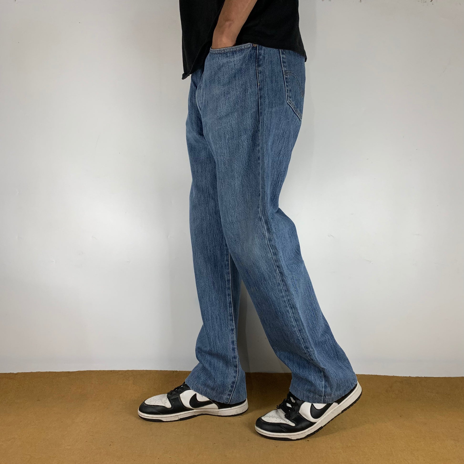 LEVI’s 501 JEANS