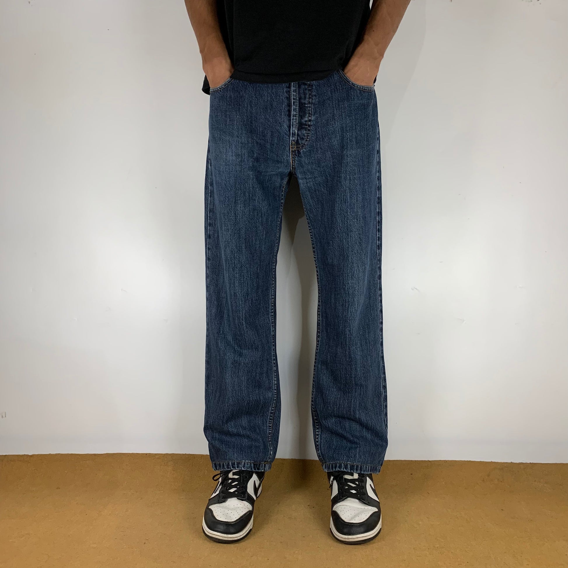 LEVI’s 501 JEANS