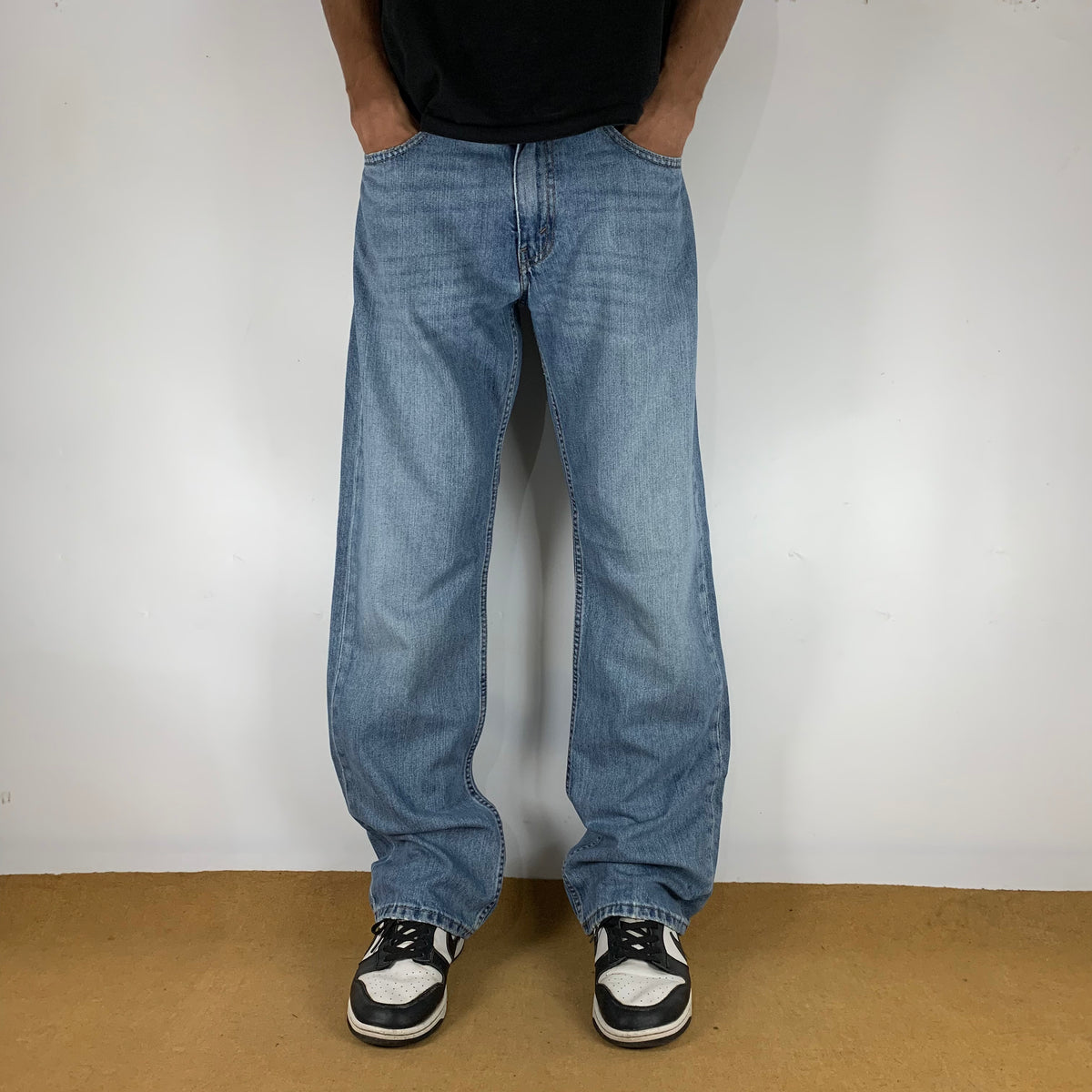 LEVI’s 569 JEANS