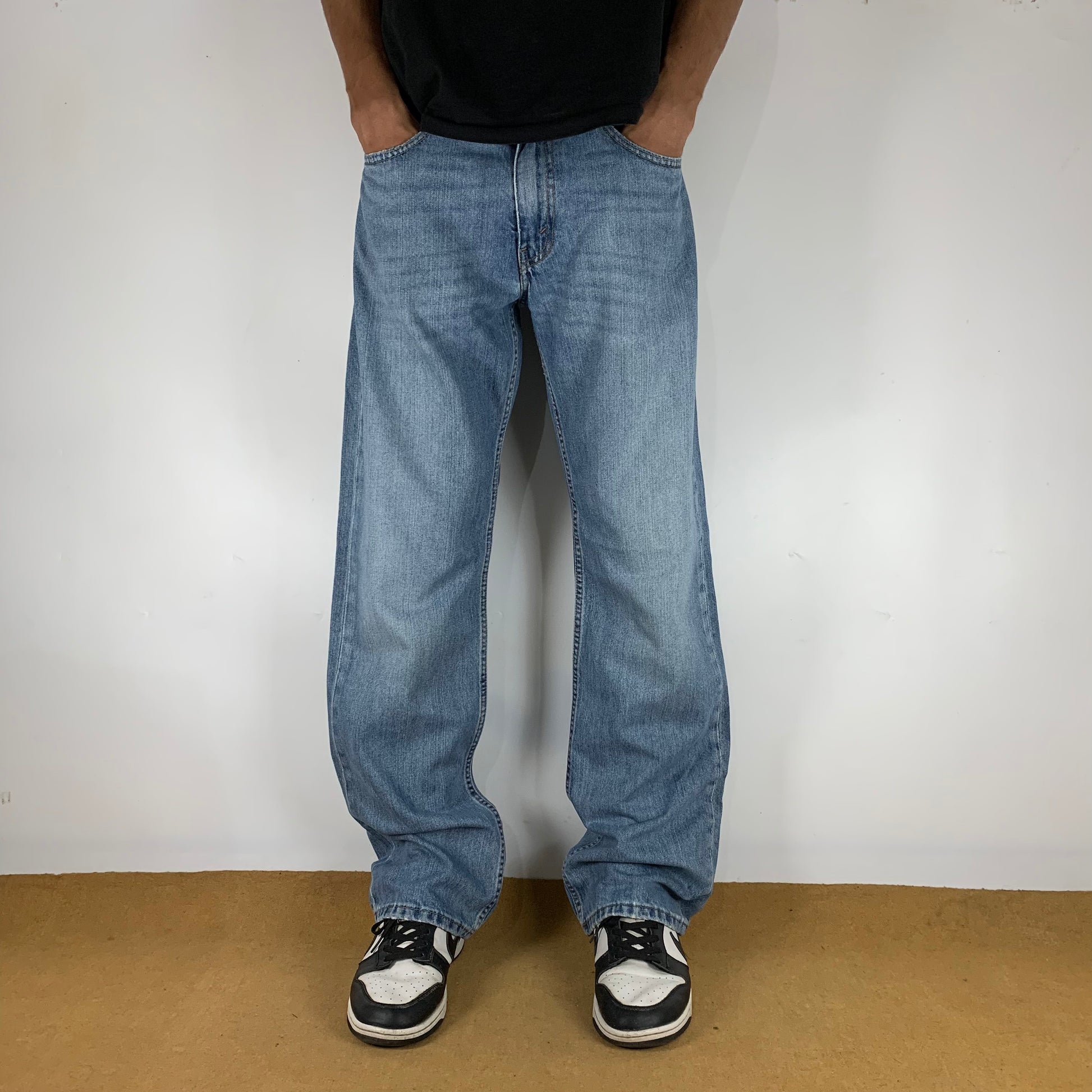 LEVI’s 569 JEANS