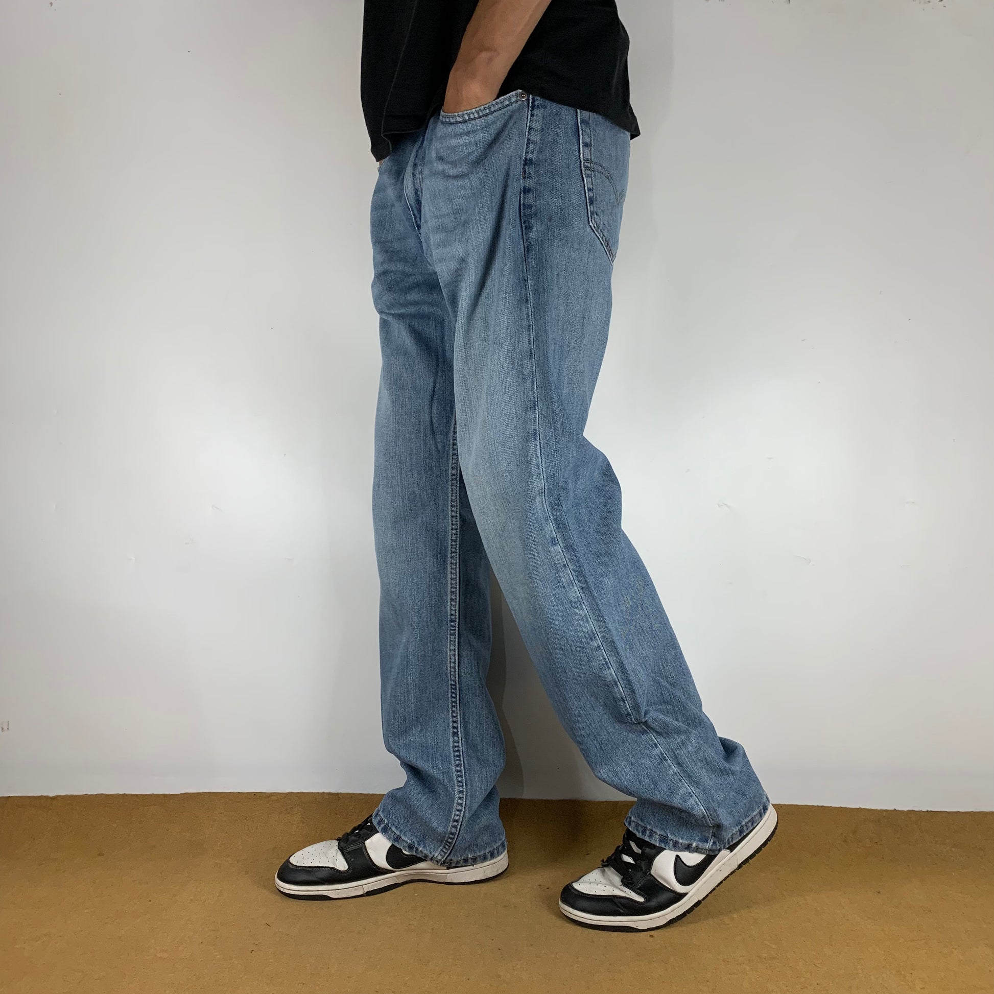 LEVI’s 569 JEANS