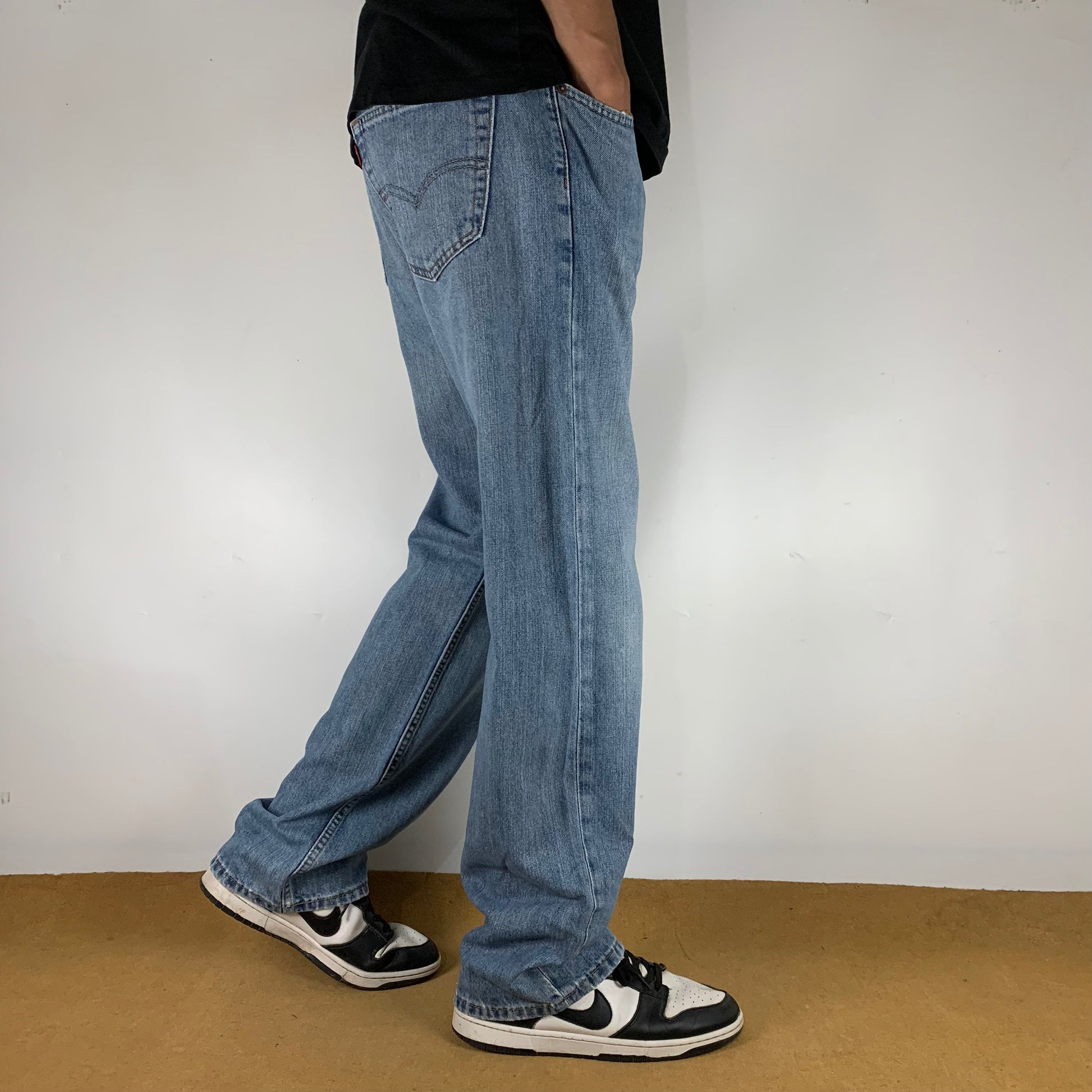 LEVI’s 569 JEANS