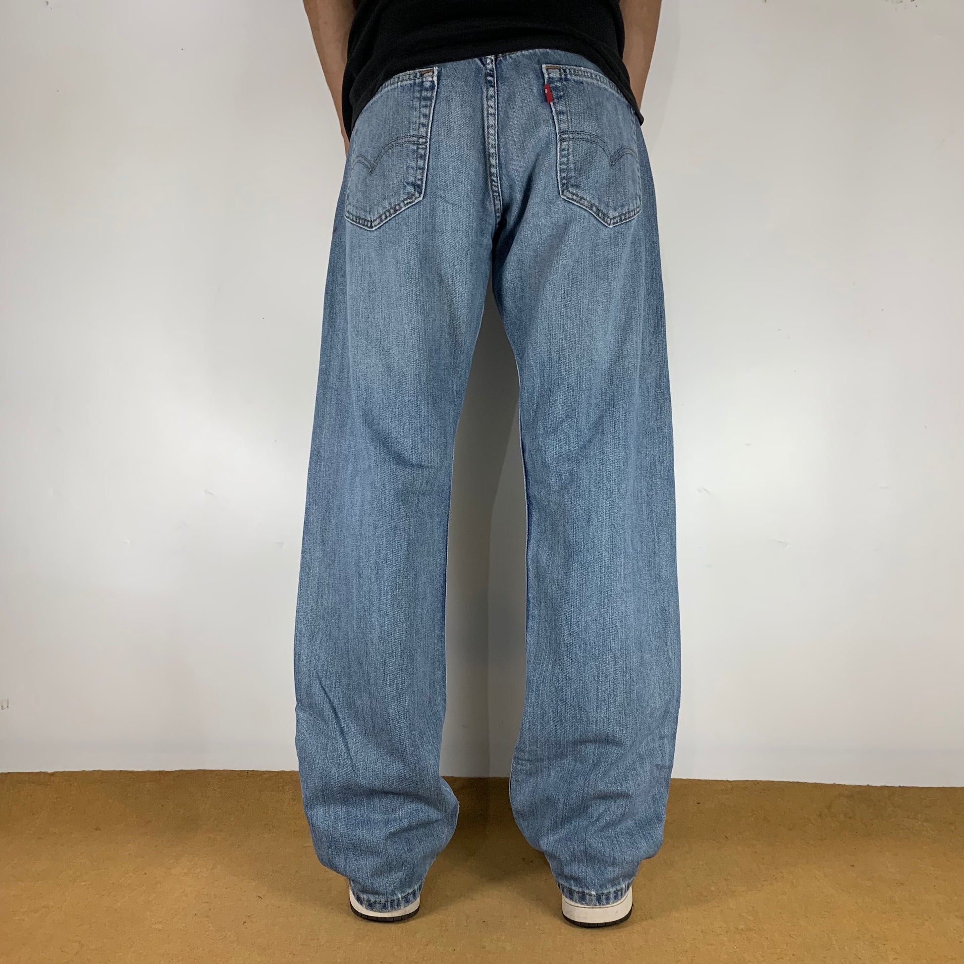 LEVI’s 569 JEANS
