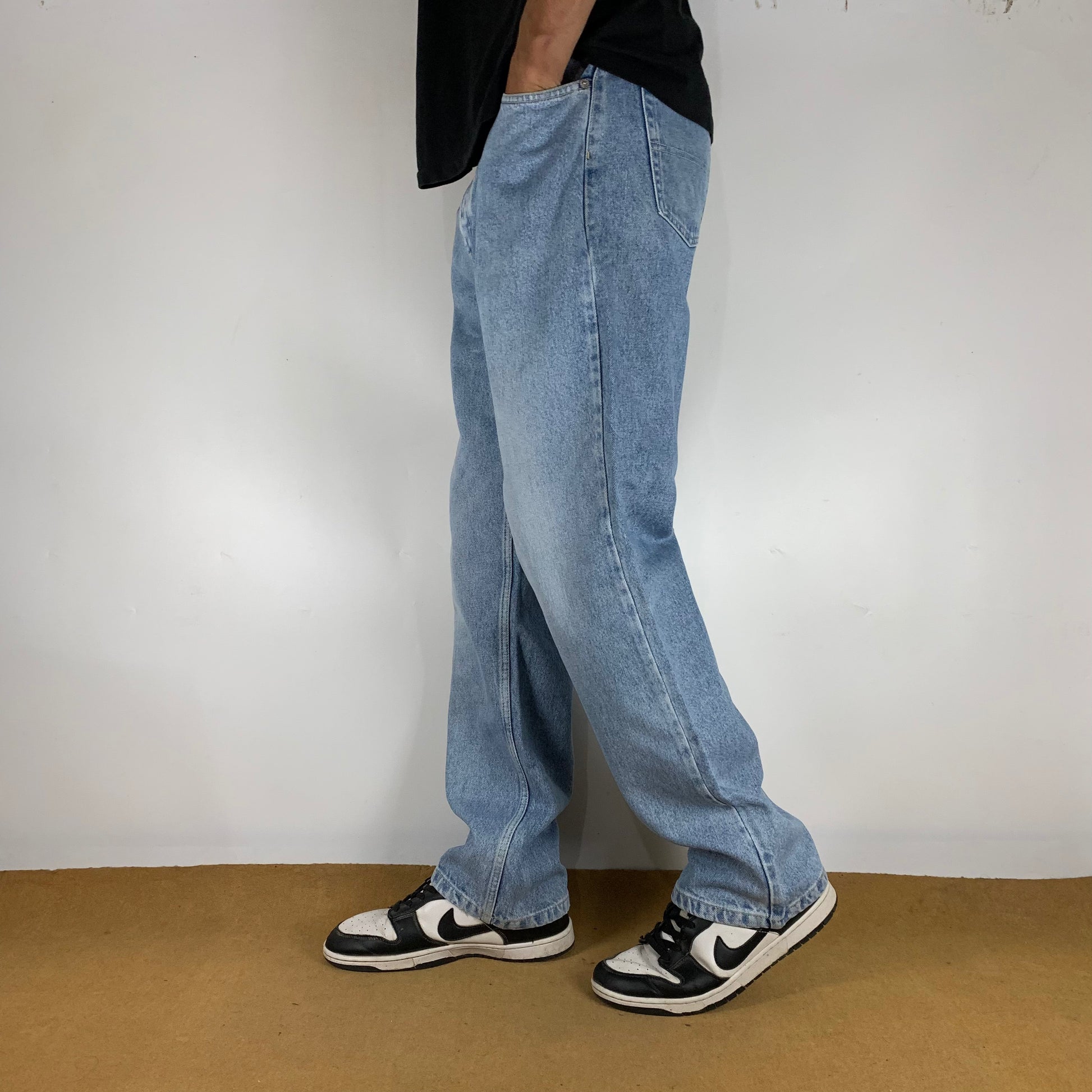 TOMMY HILFIGER JEANS
