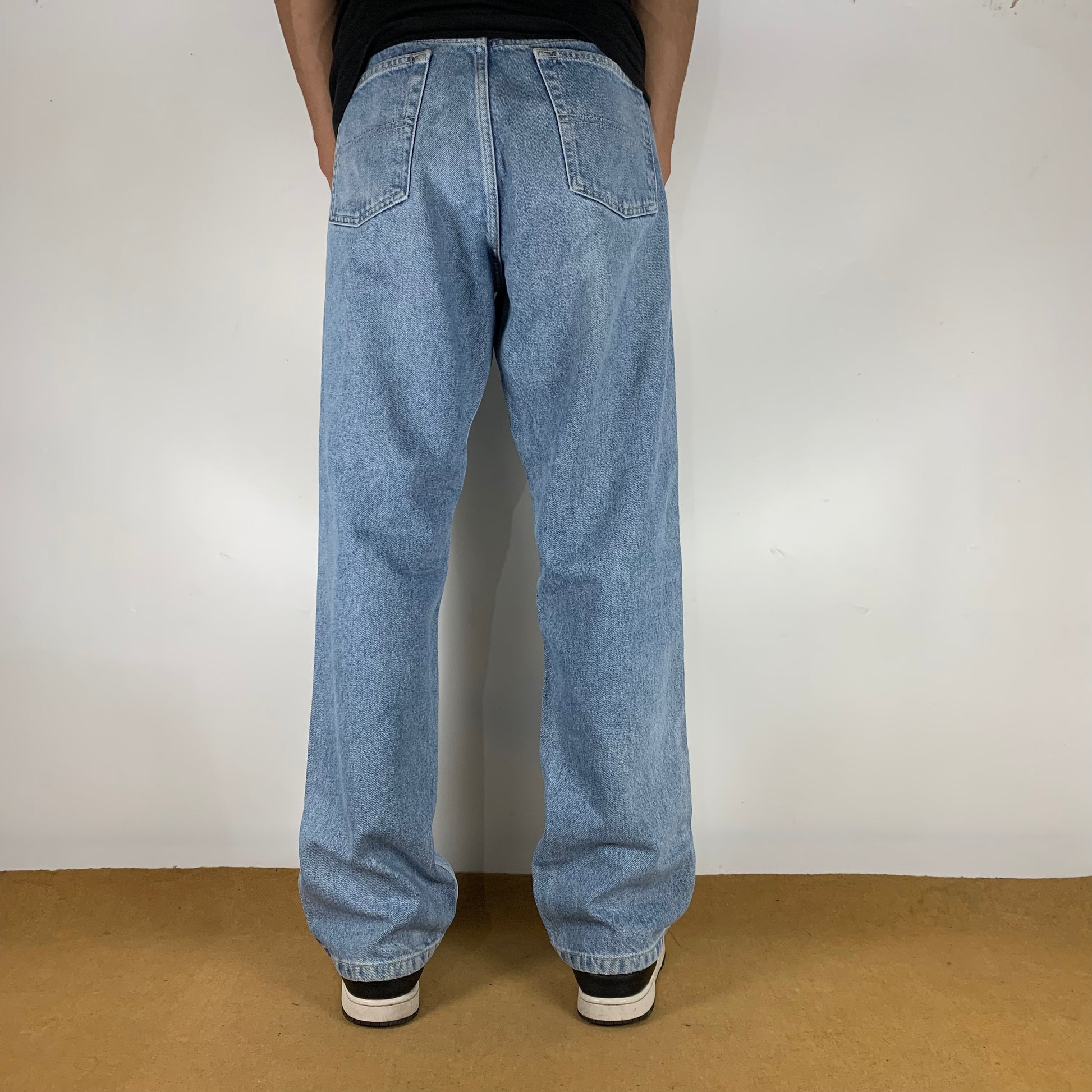 TOMMY HILFIGER JEANS