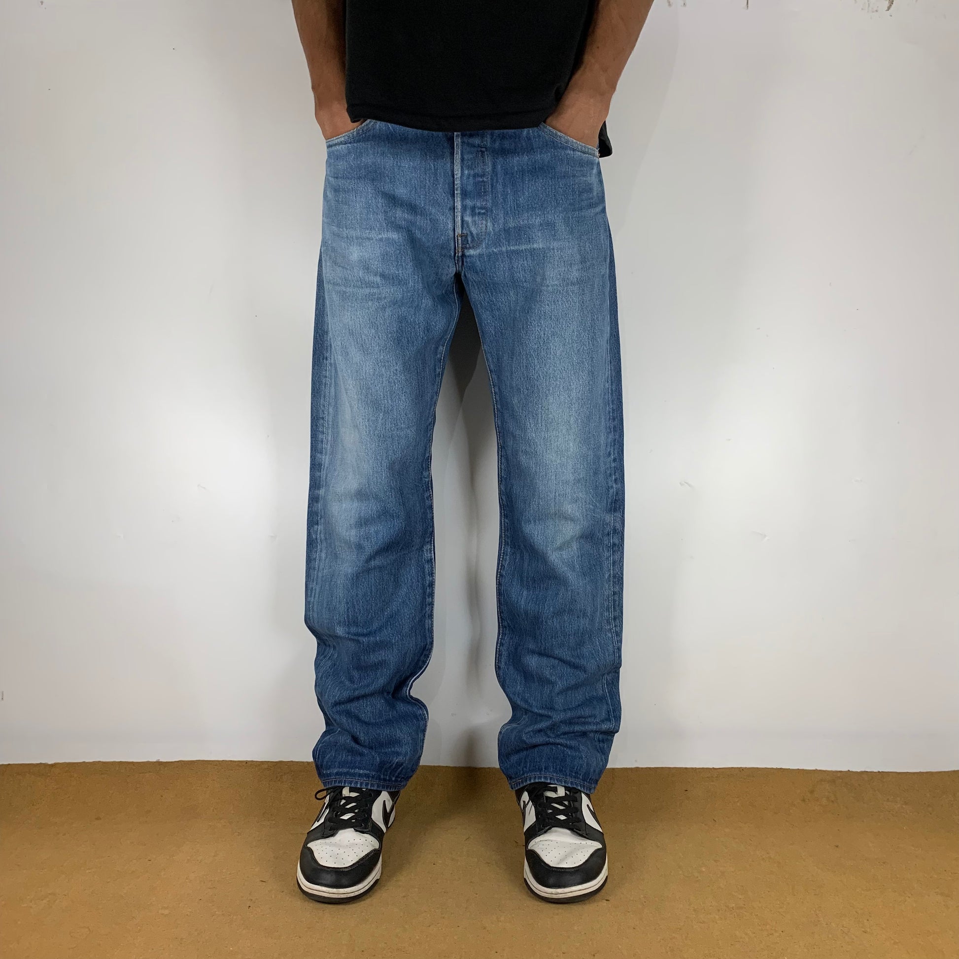LEVI’s 501 JEANS