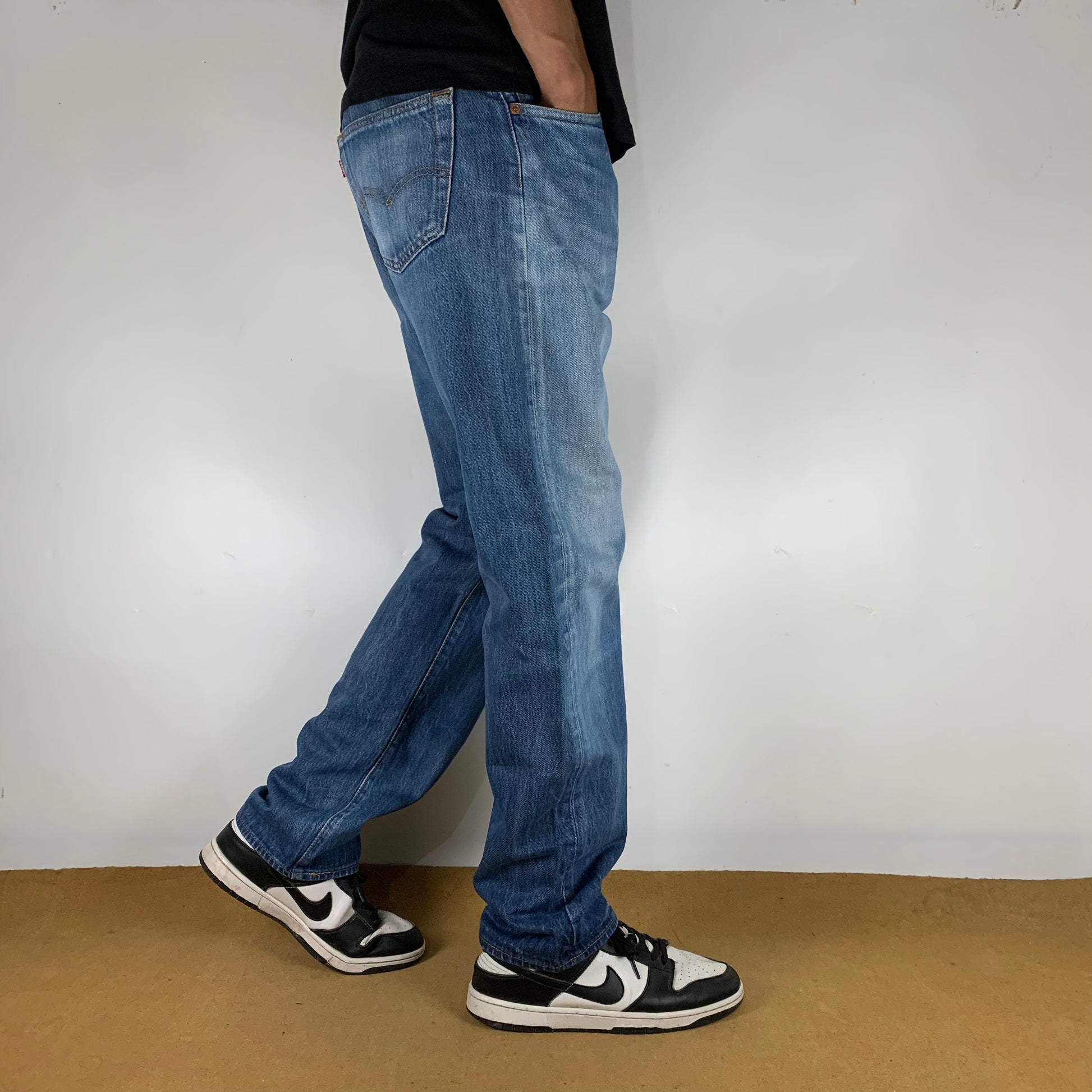 LEVI’s 501 JEANS