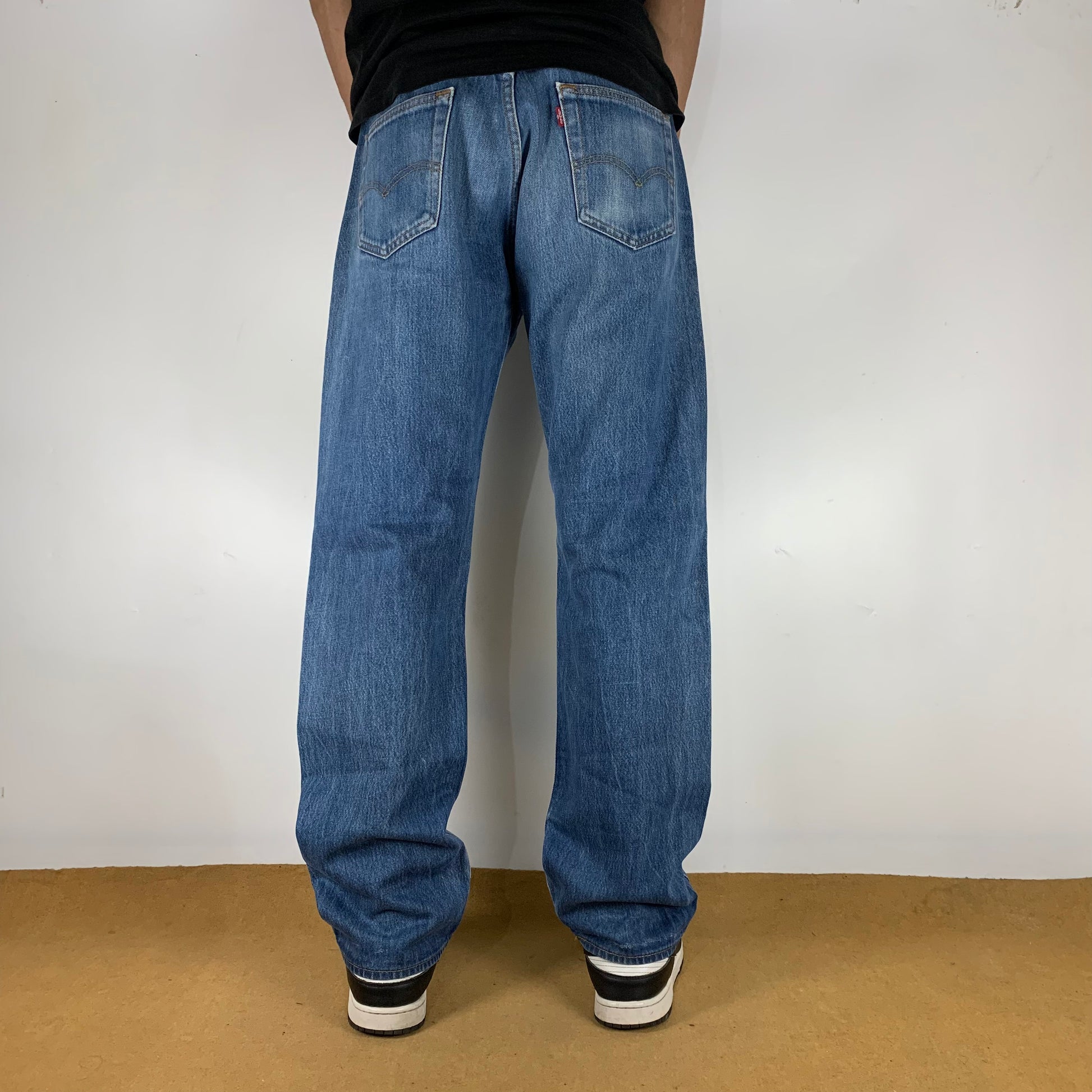 LEVI’s 501 JEANS