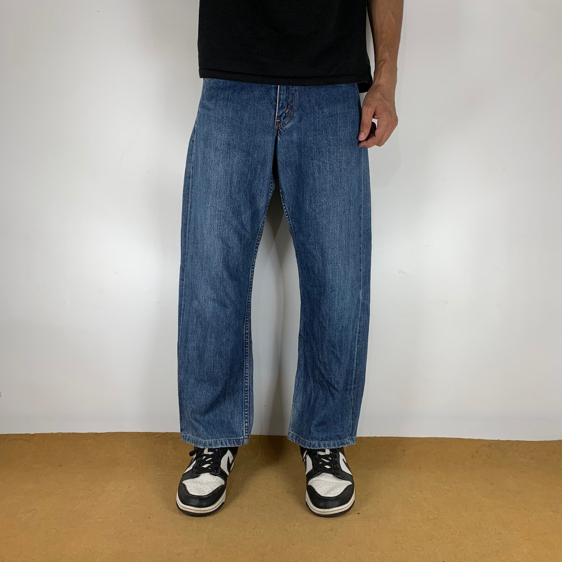 LEVI’s 504 JEANS