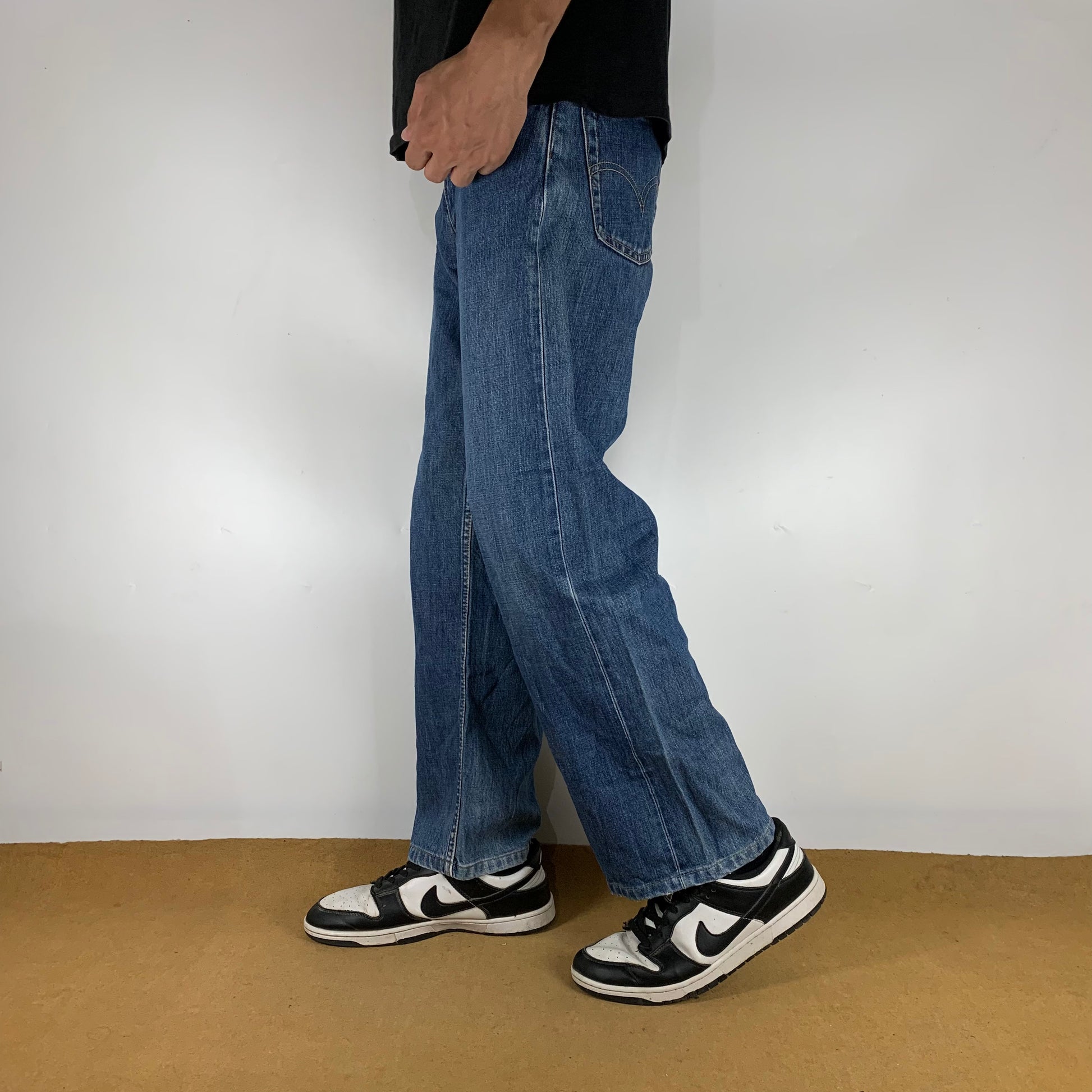 LEVI’s 504 JEANS