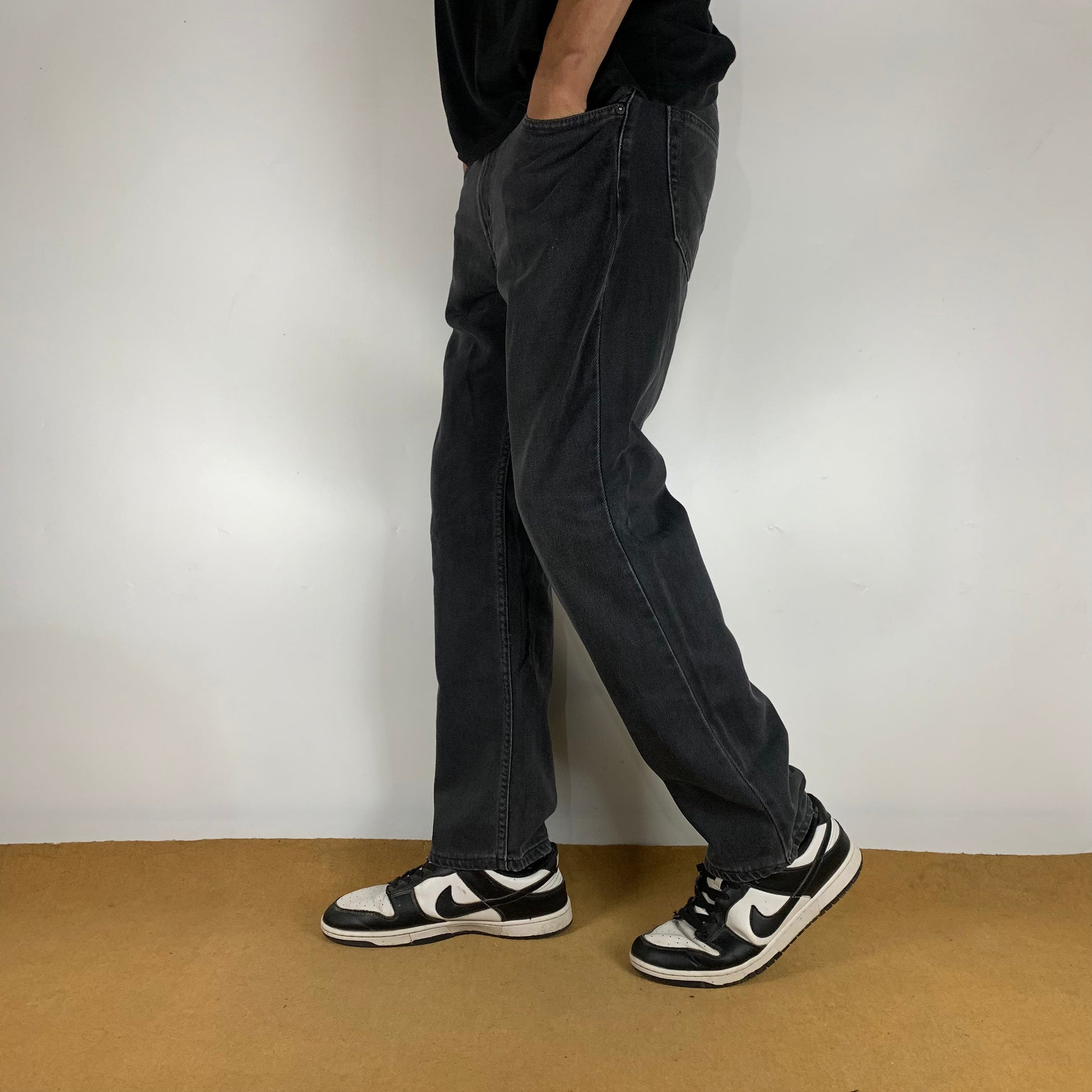 LEVI’s 516 JEANS
