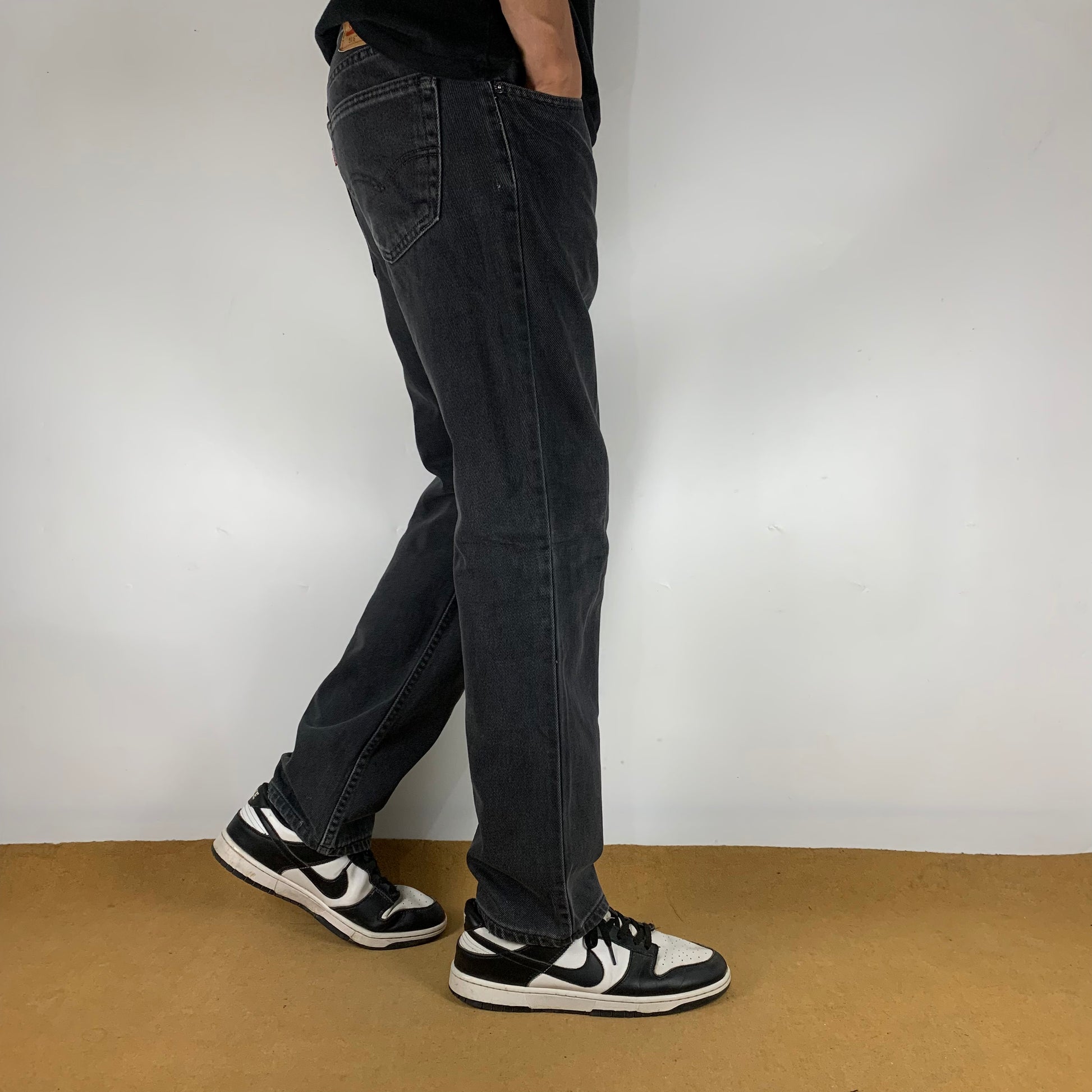 LEVI’s 516 JEANS