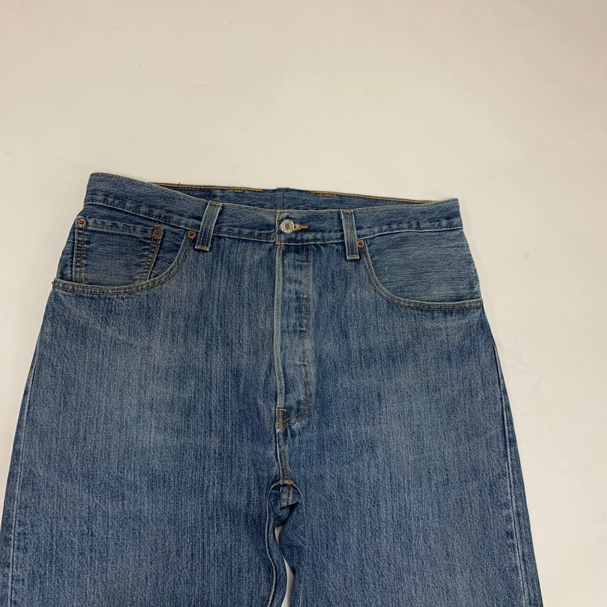 LEVI’s 501 JEANS