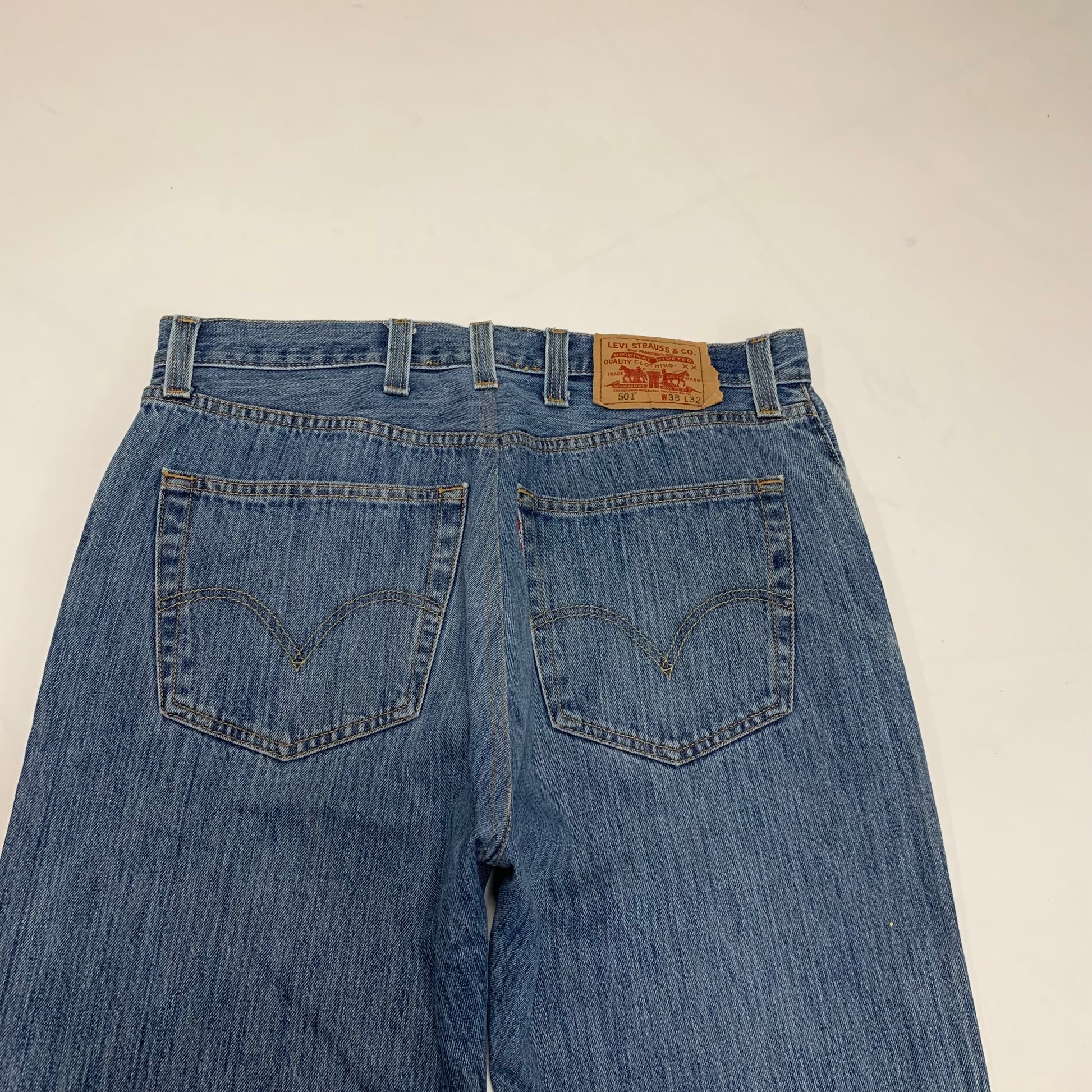LEVI’s 501 JEANS