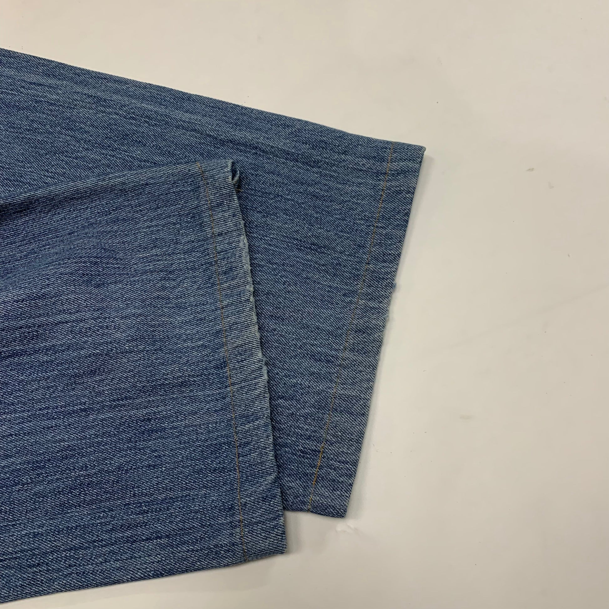 LEVI’s 501 JEANS