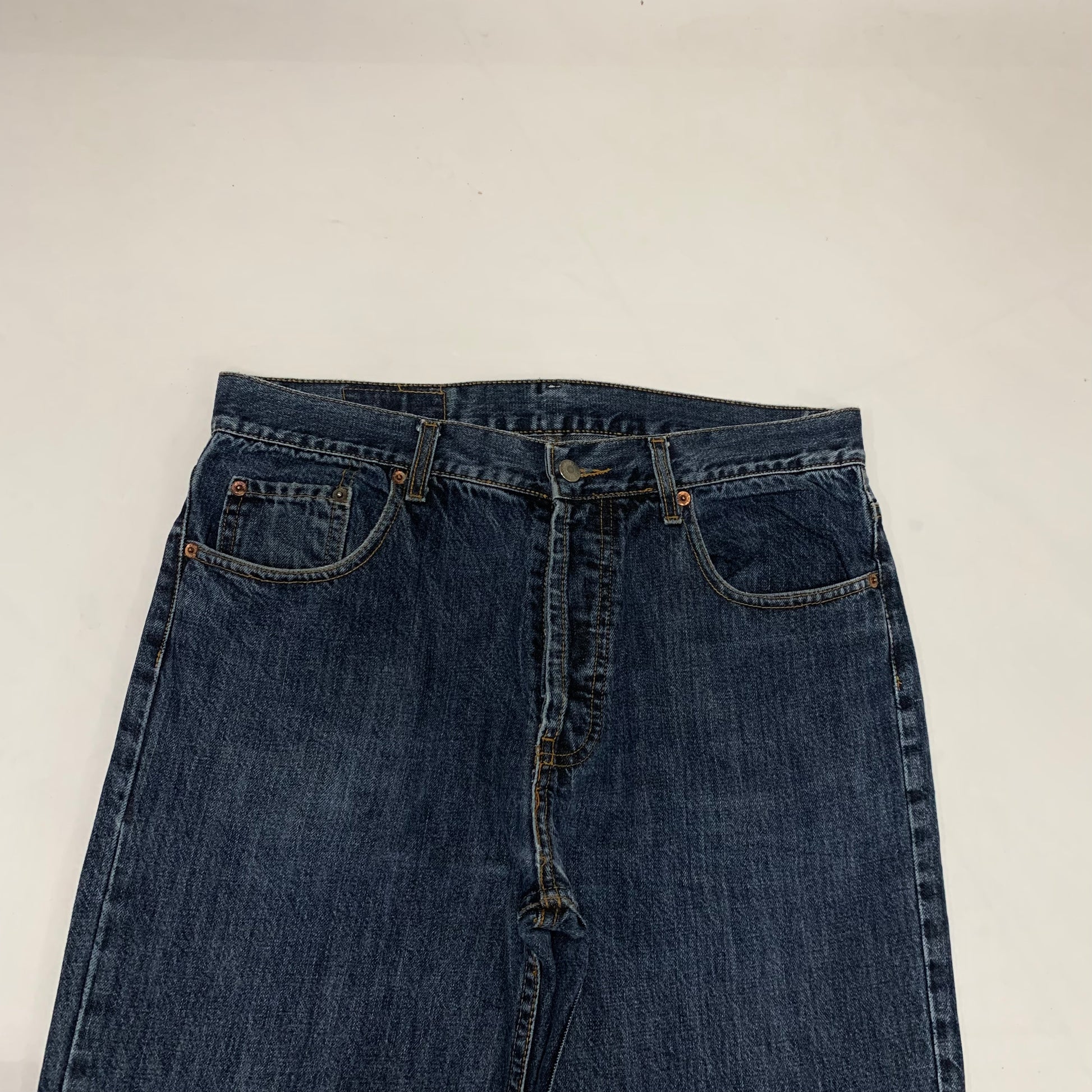 LEVI’s 501 JEANS