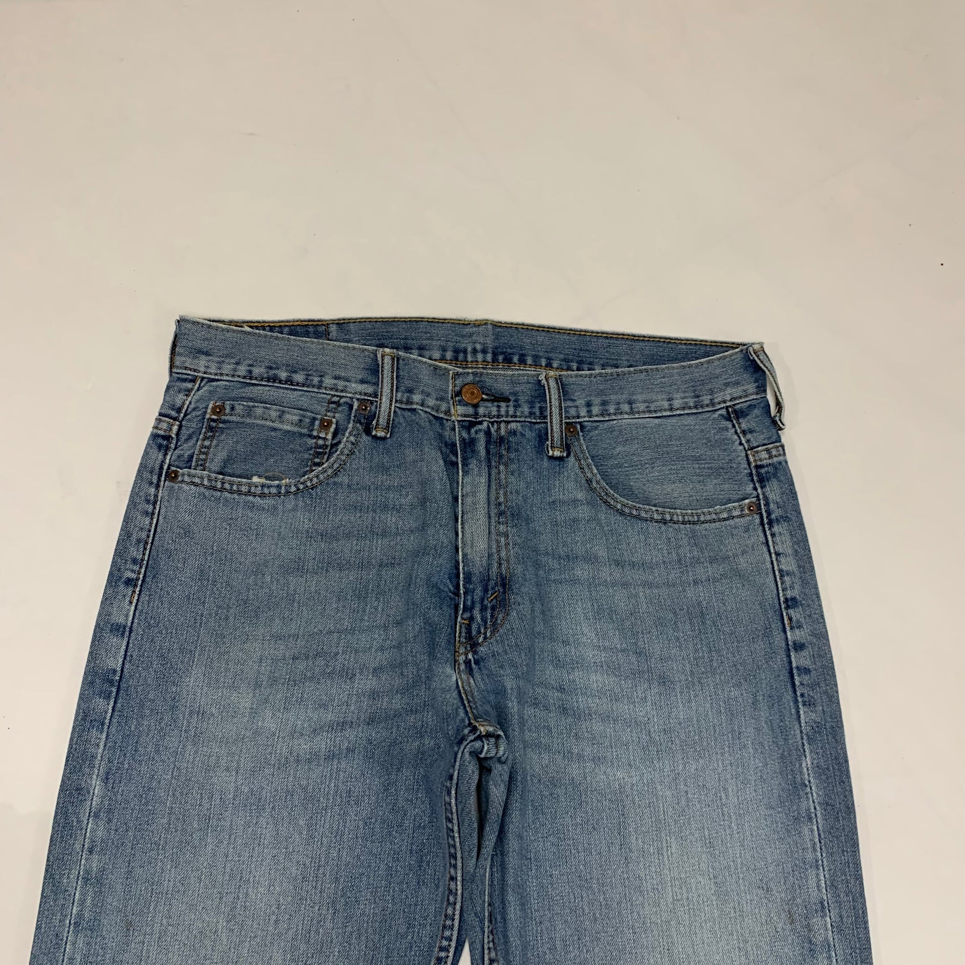 LEVI’s 569 JEANS