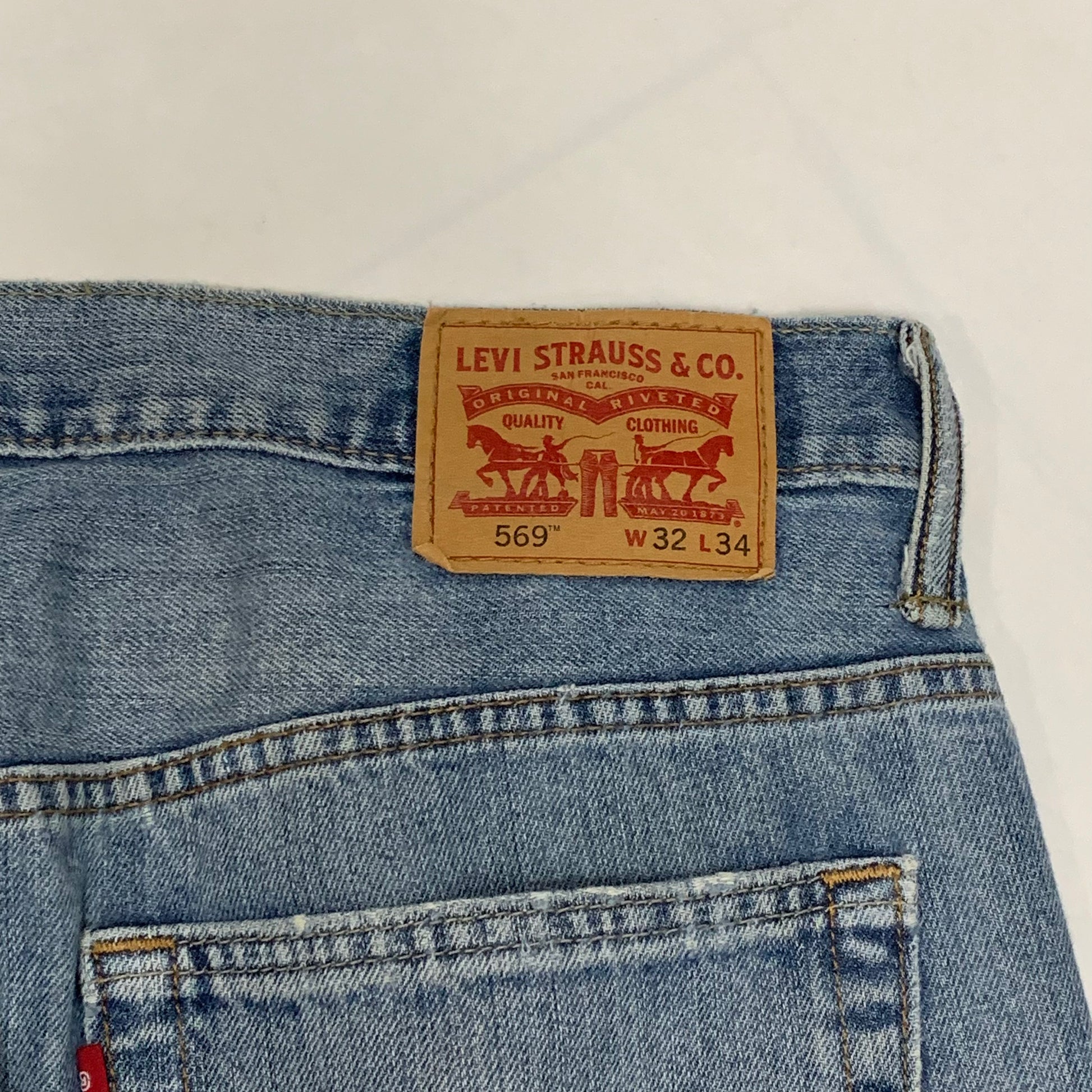 LEVI’s 569 JEANS