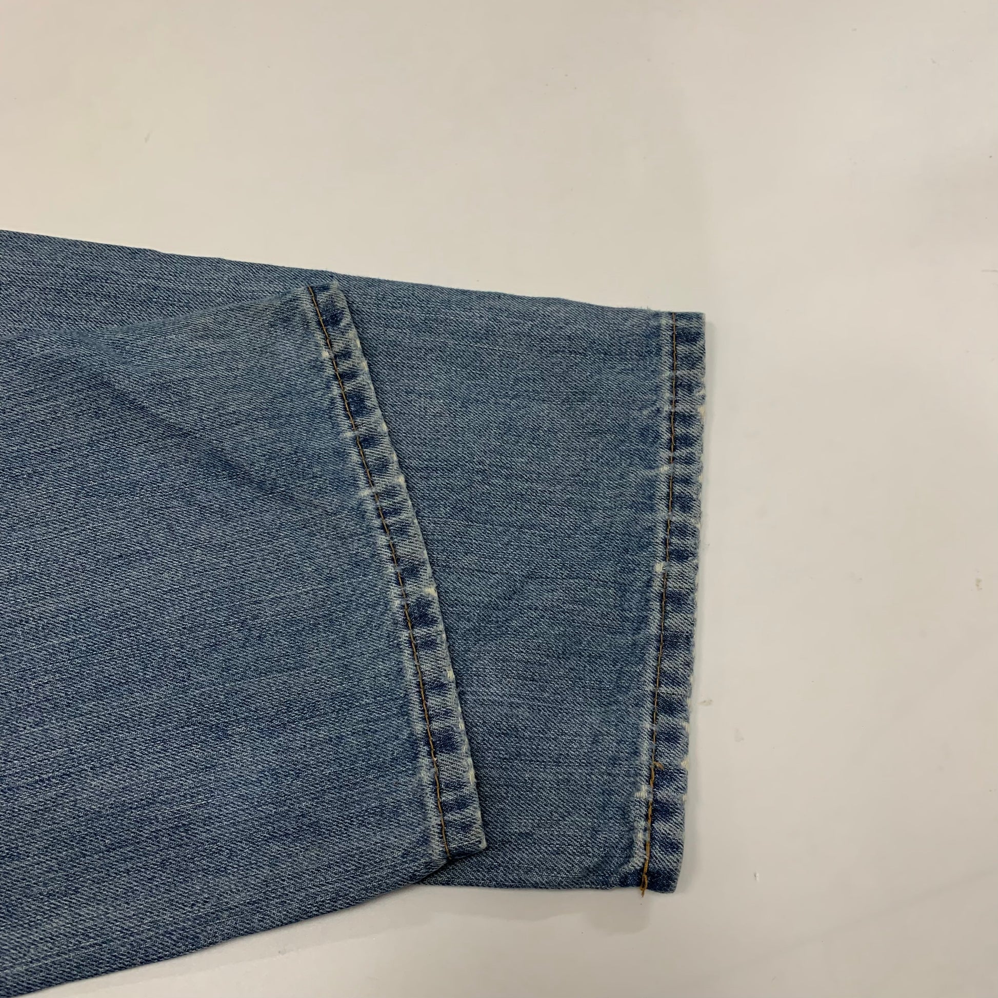 LEVI’s 569 JEANS