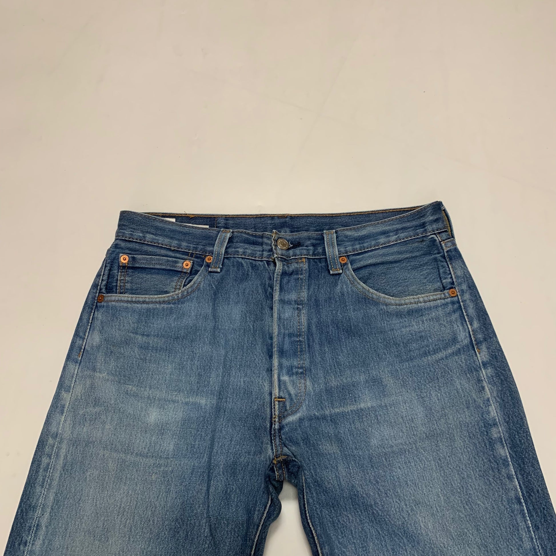 LEVI’s 501 JEANS