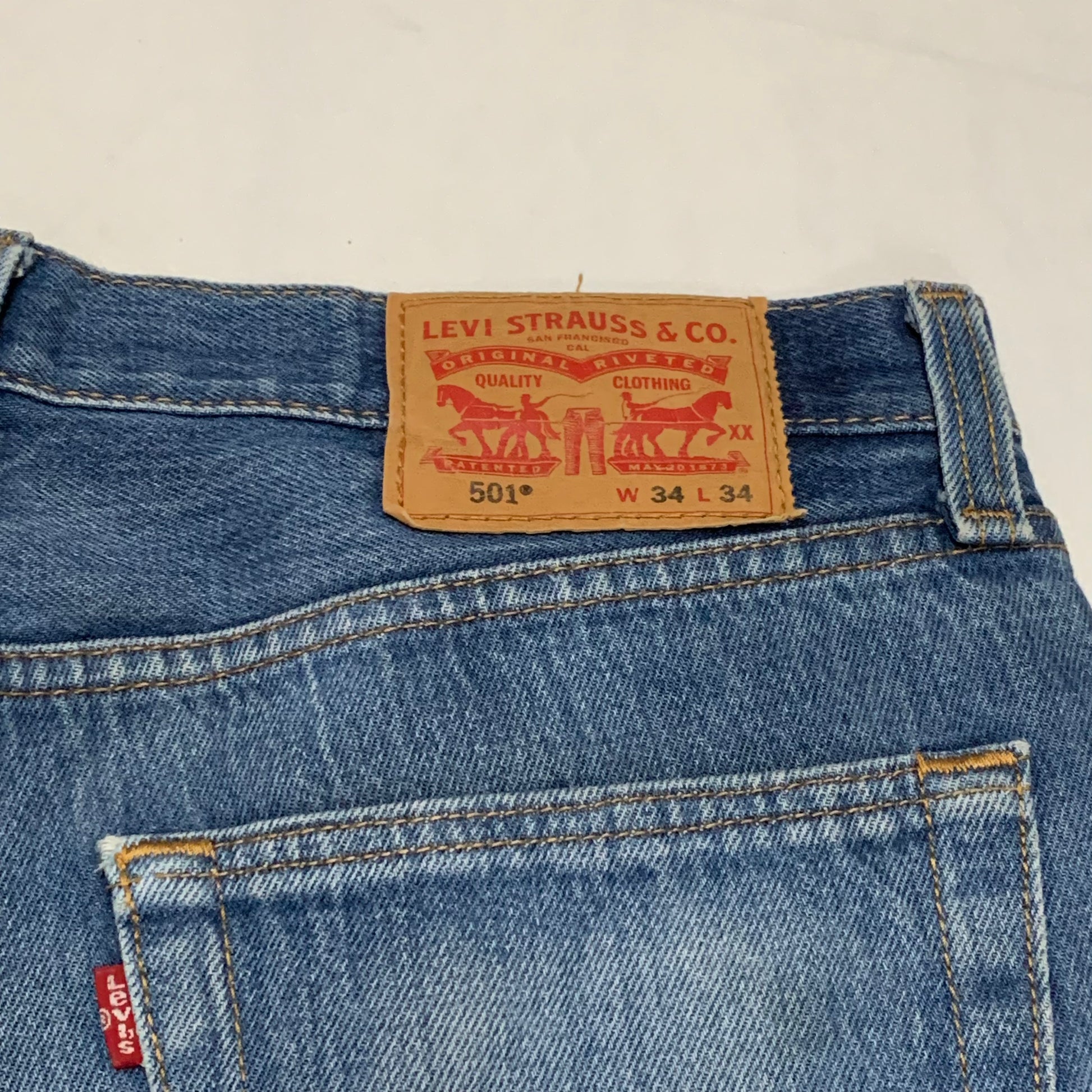 LEVI’s 501 JEANS