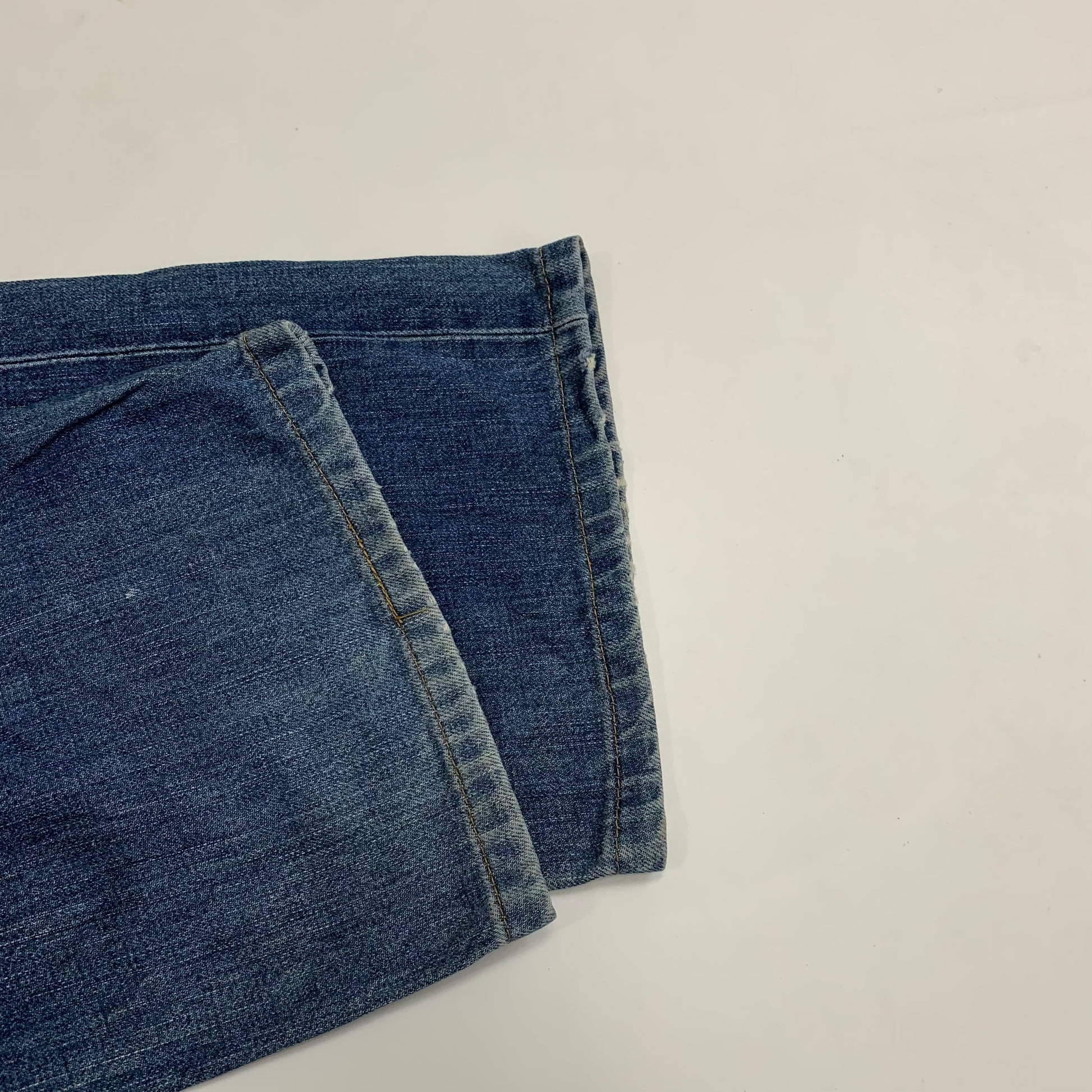 LEVI’s 504 JEANS