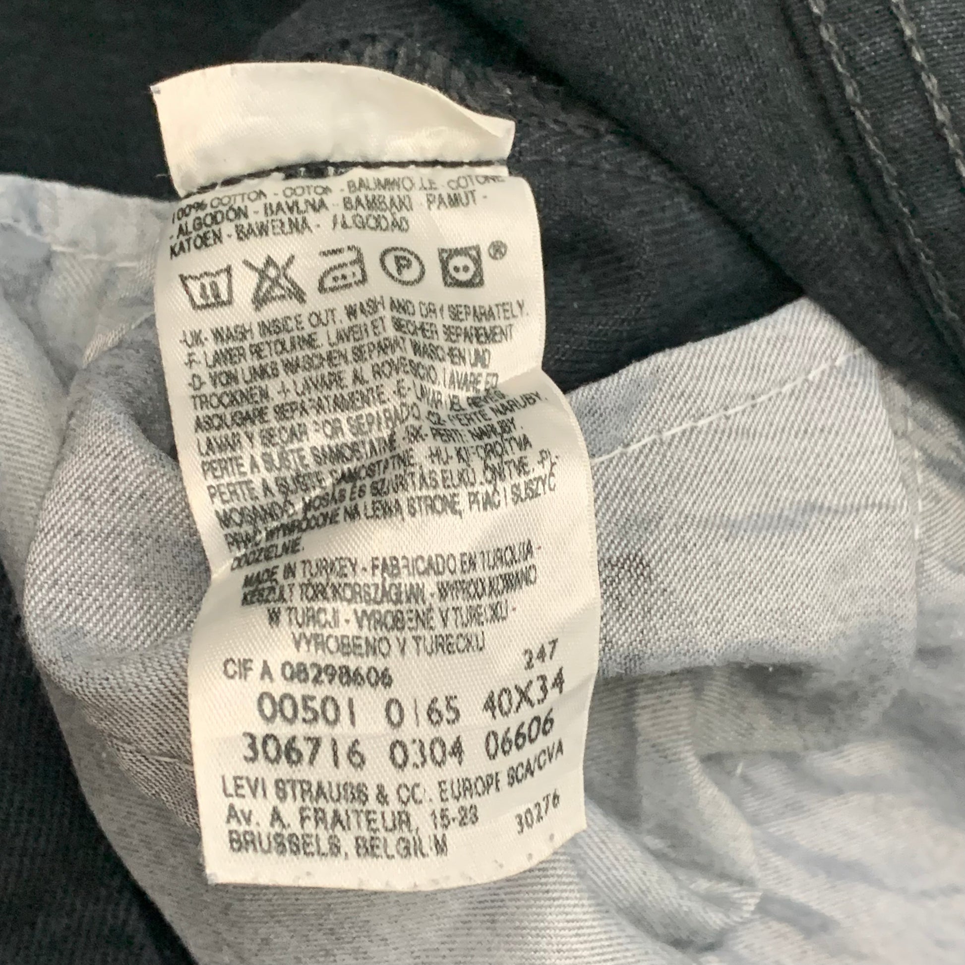 LEVI’s 501 JEANS