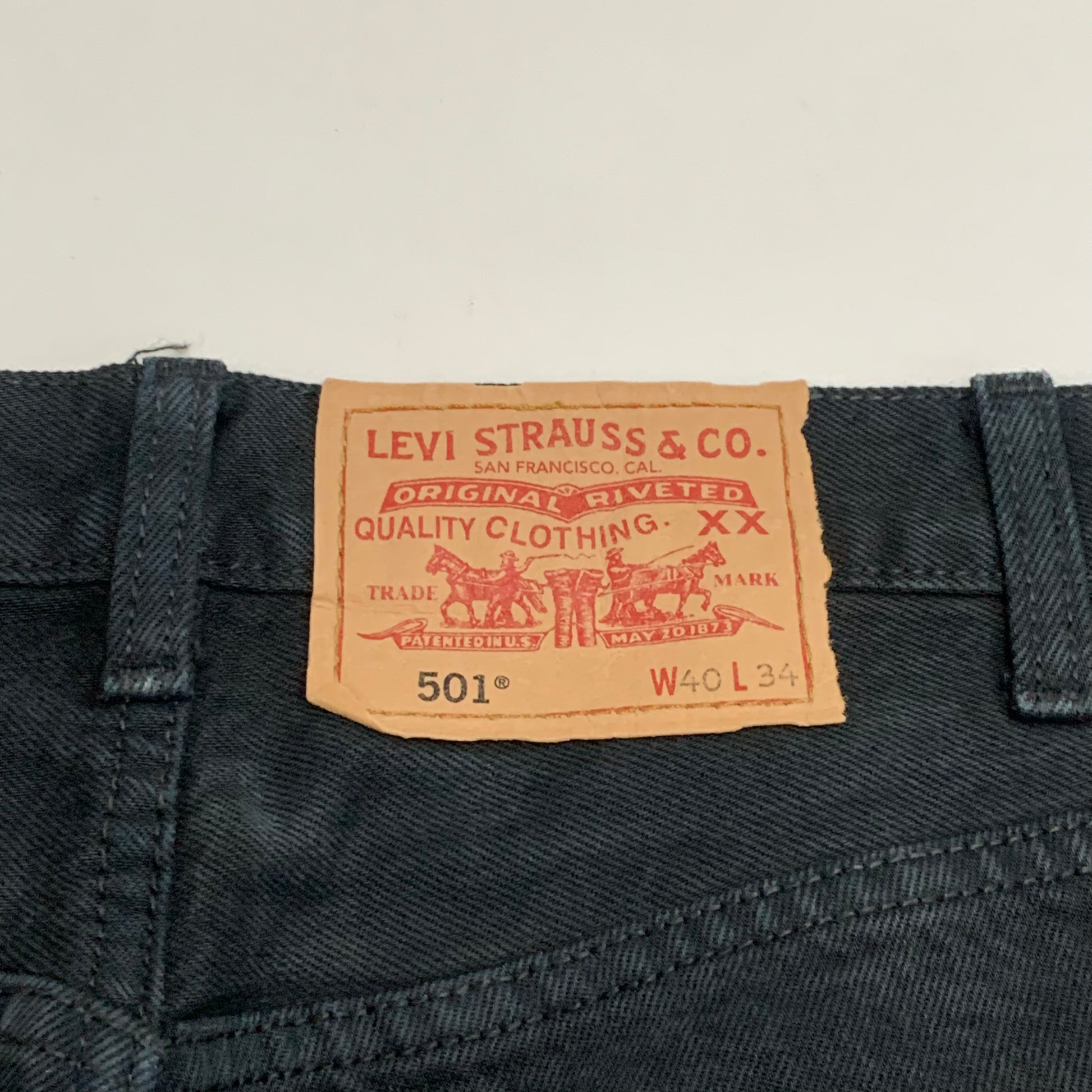 LEVI’s 501 JEANS