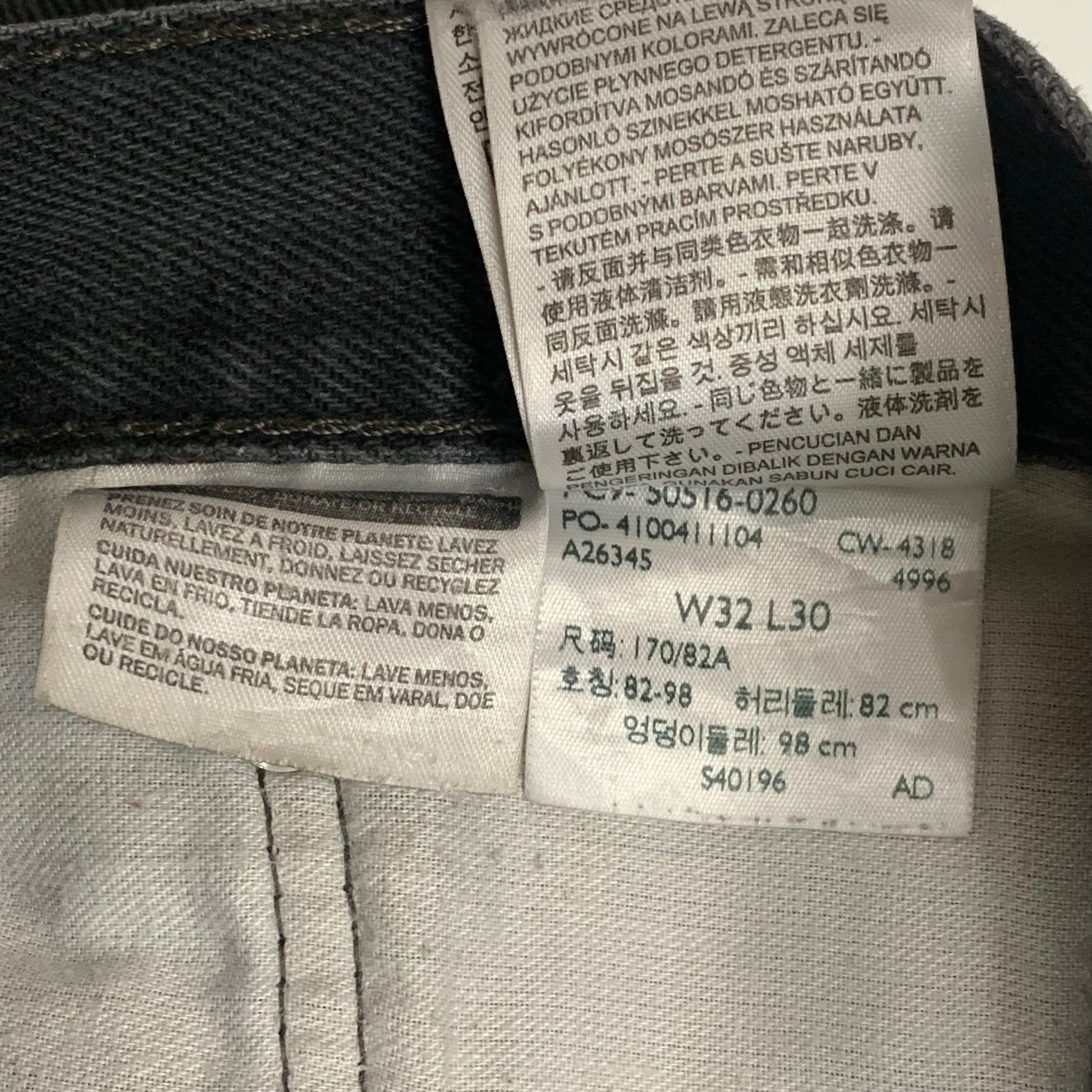 LEVI’s 516 JEANS