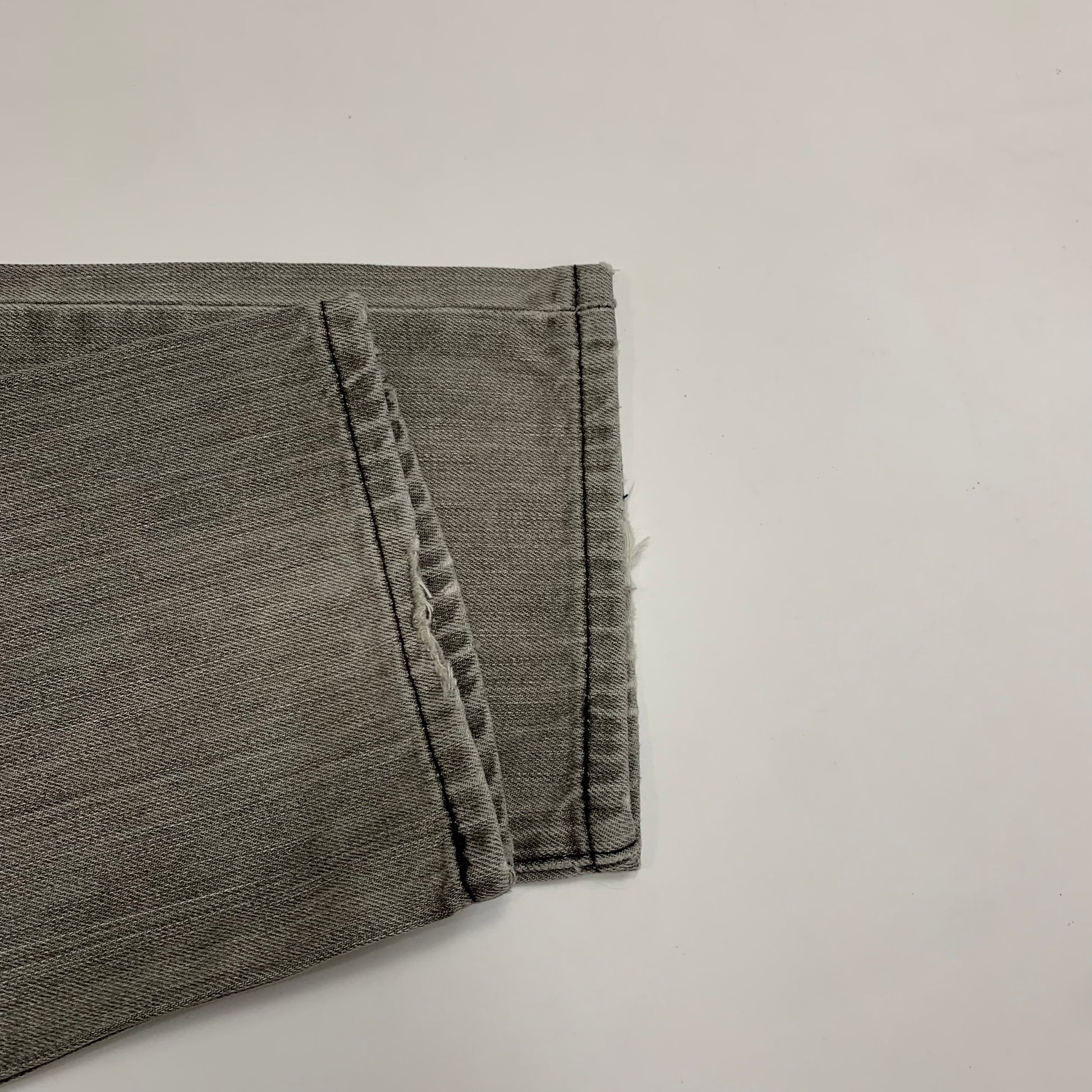 LEVI’s 501 JEANS