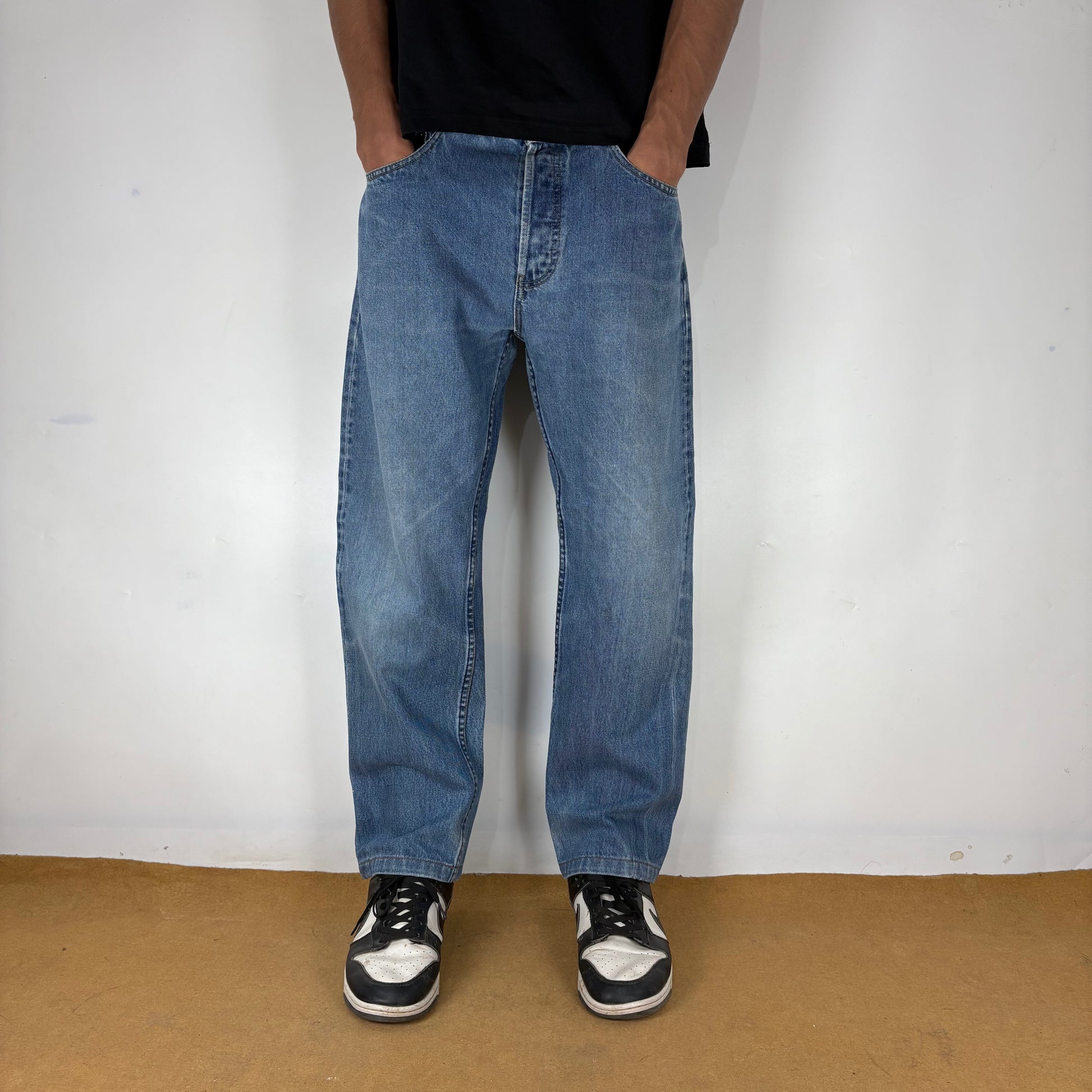 LEVI’s 501 JEANS