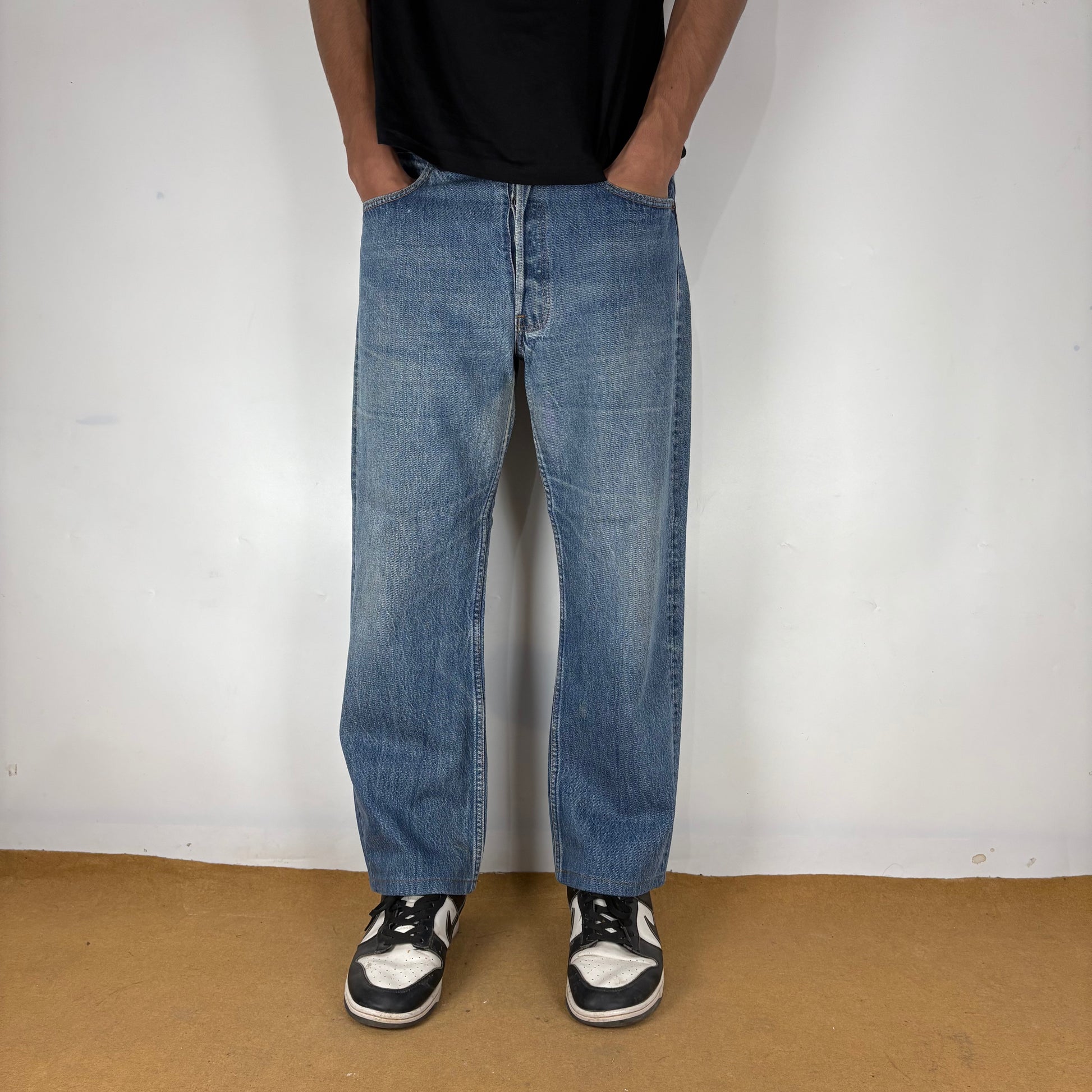 LEVI’s 501 JEANS
