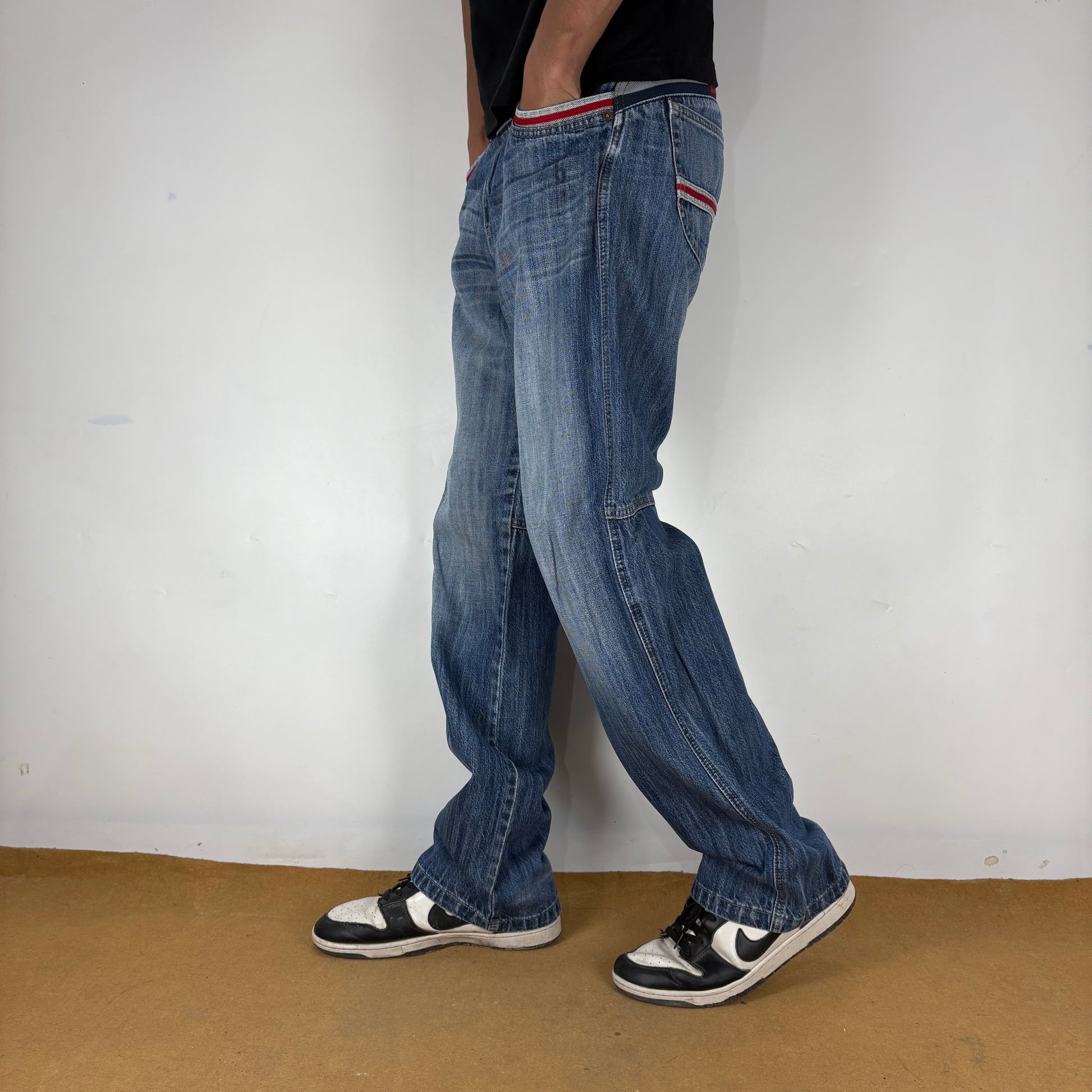 UNIV. CAMBRIDGE JEANS