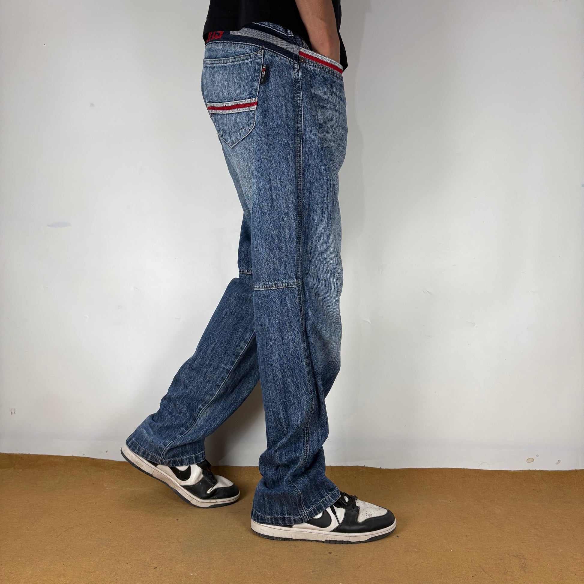 UNIV. CAMBRIDGE JEANS