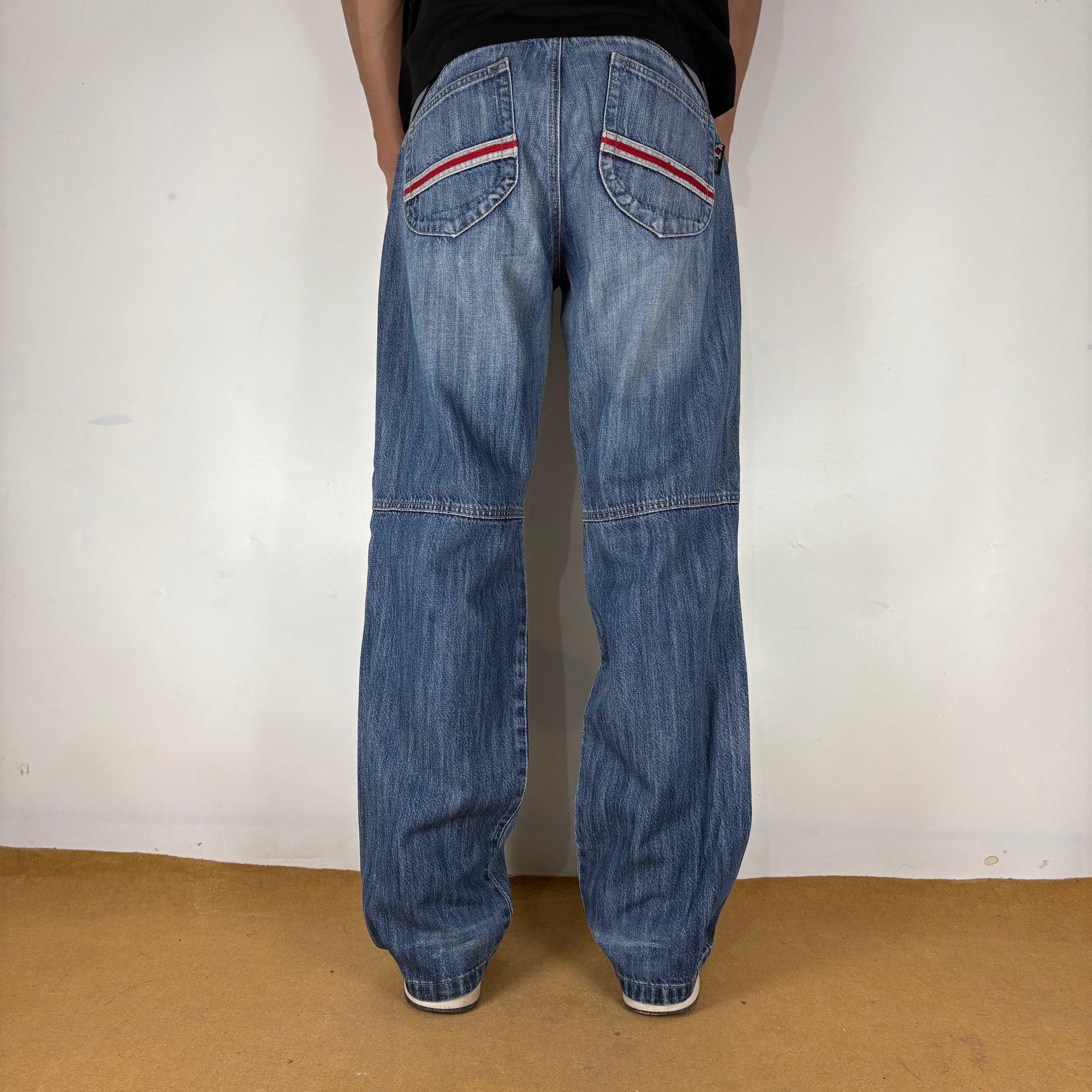 UNIV. CAMBRIDGE JEANS