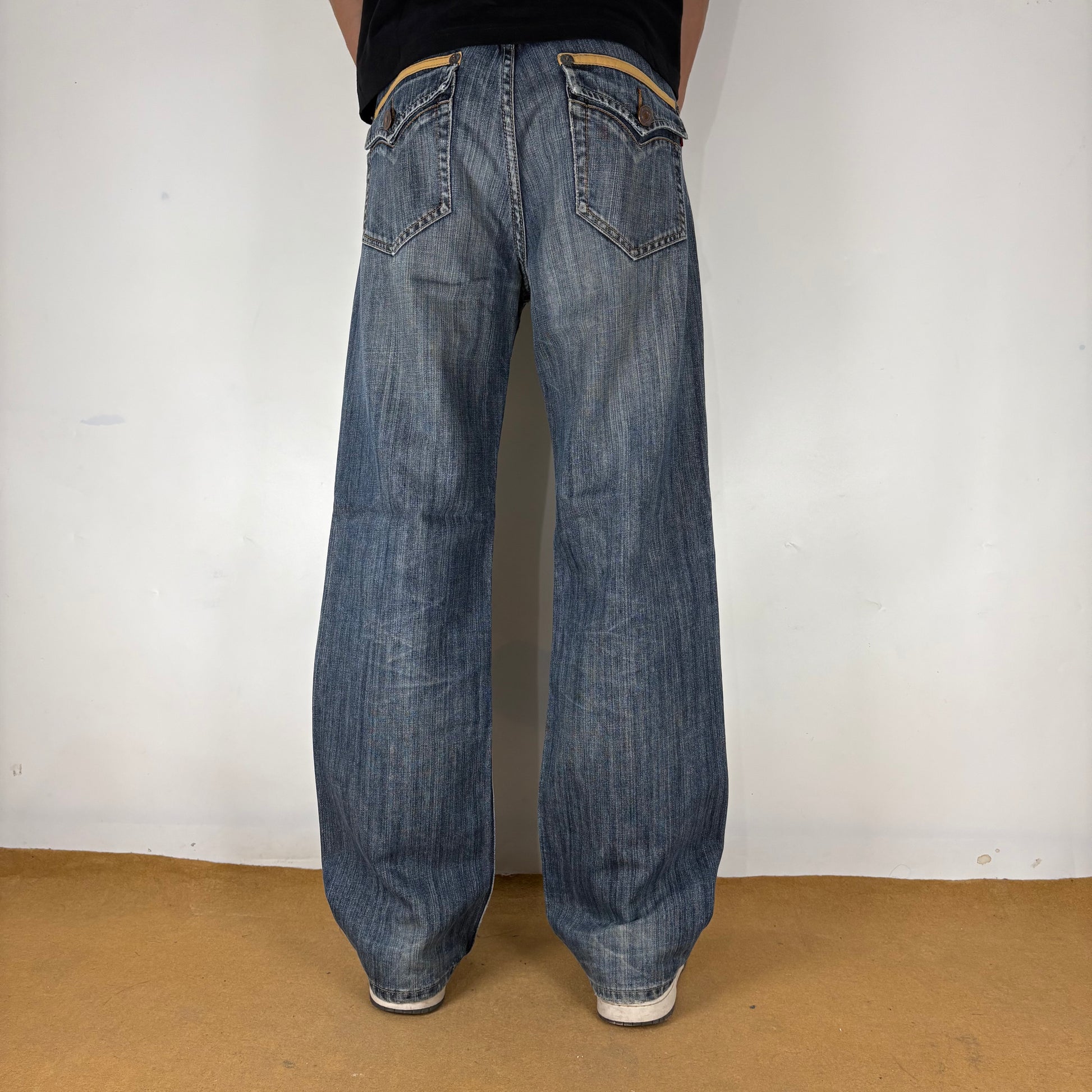 HANGTEN JEANS