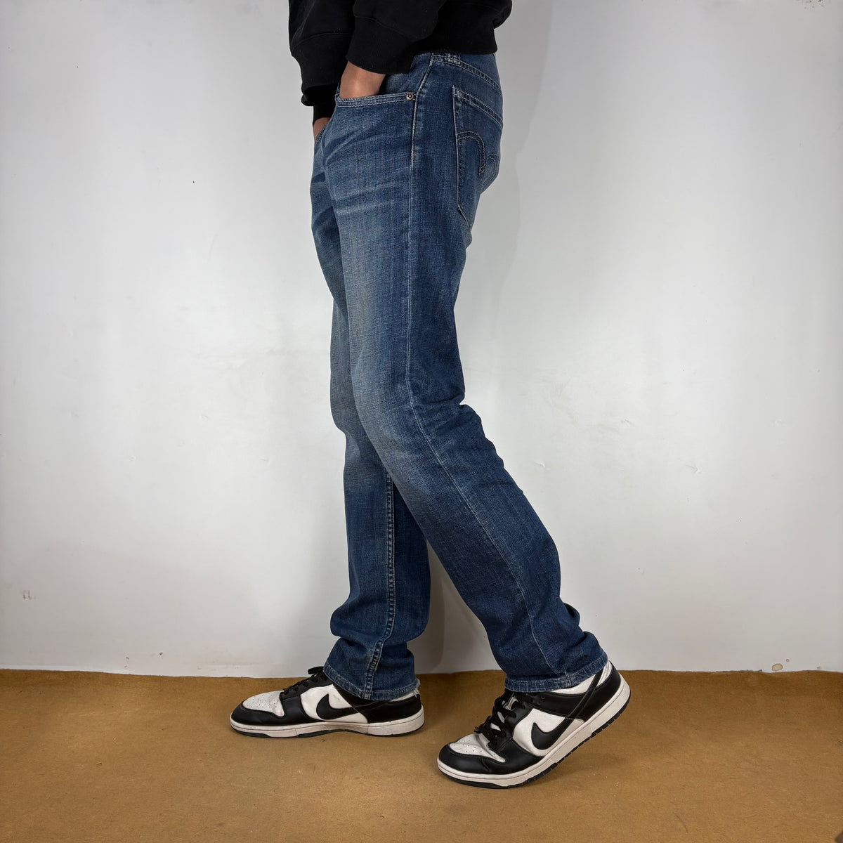 LEVI’s 504 JEANS