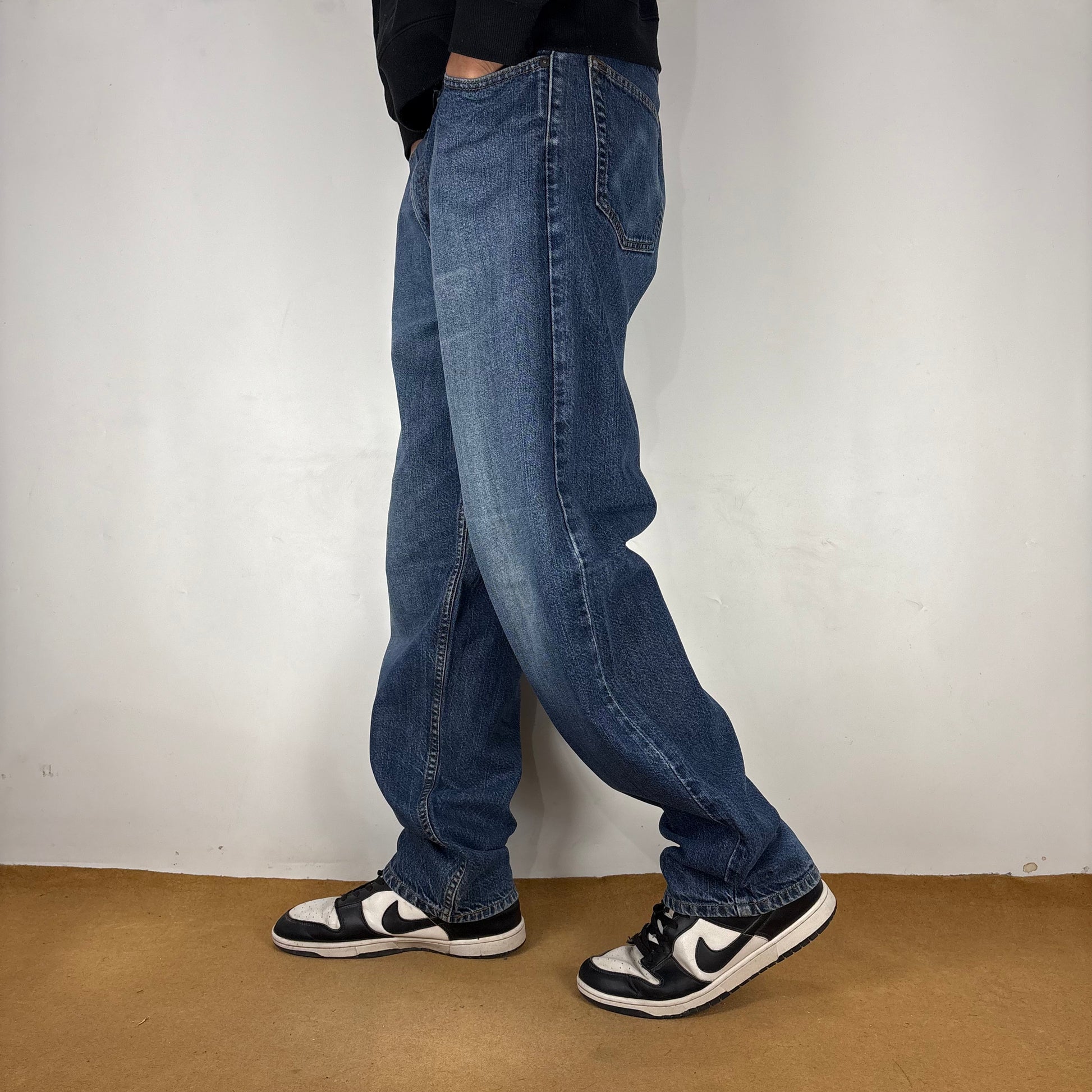 SIGNATURE RELAXED JEANS