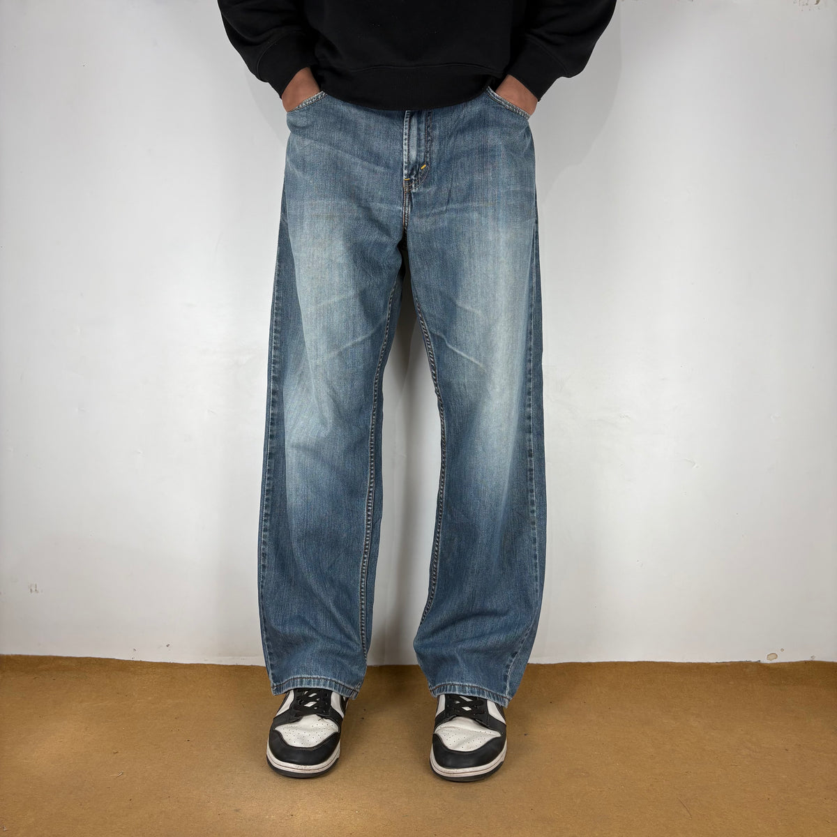 LEVI’s 569 JEANS