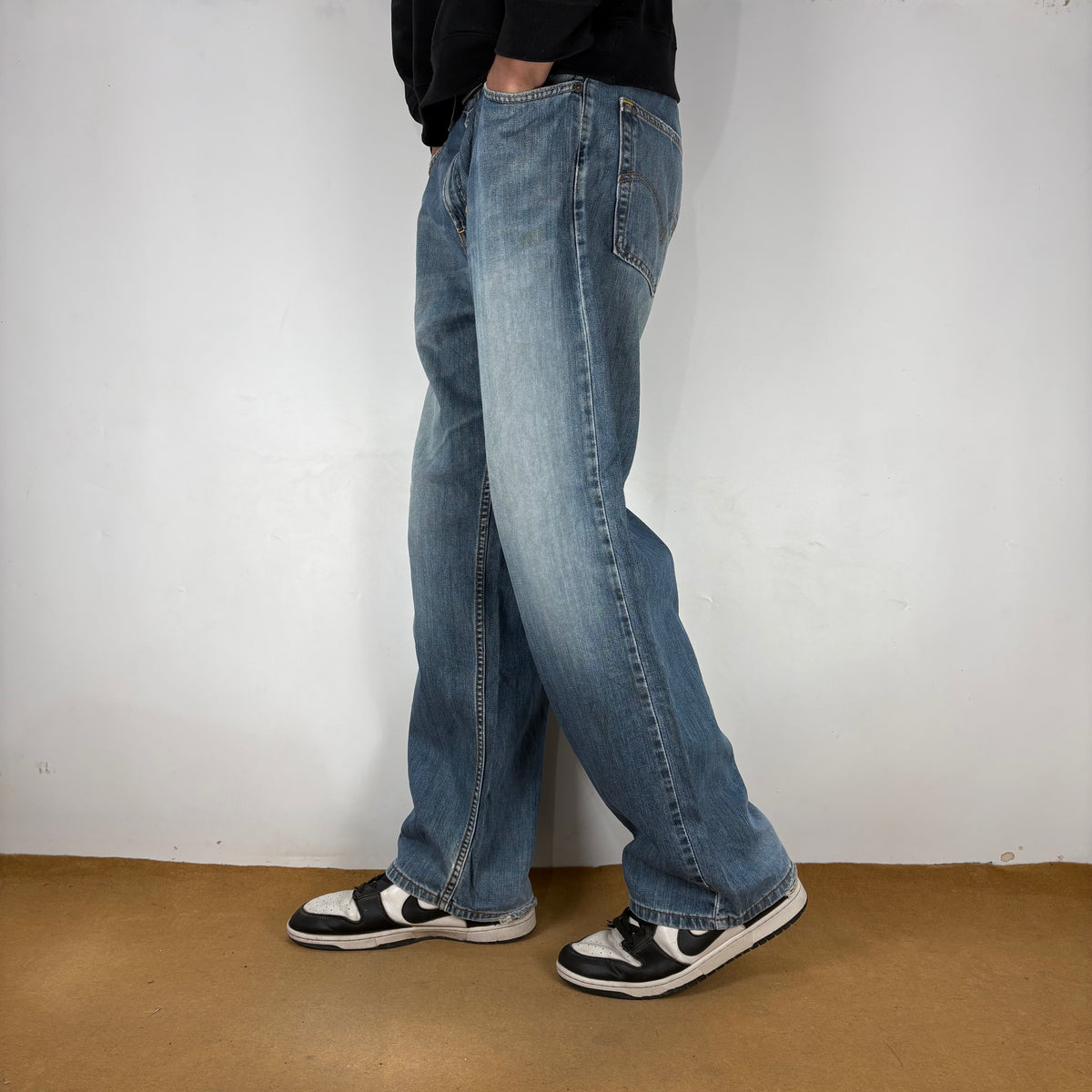 LEVI’s 569 JEANS