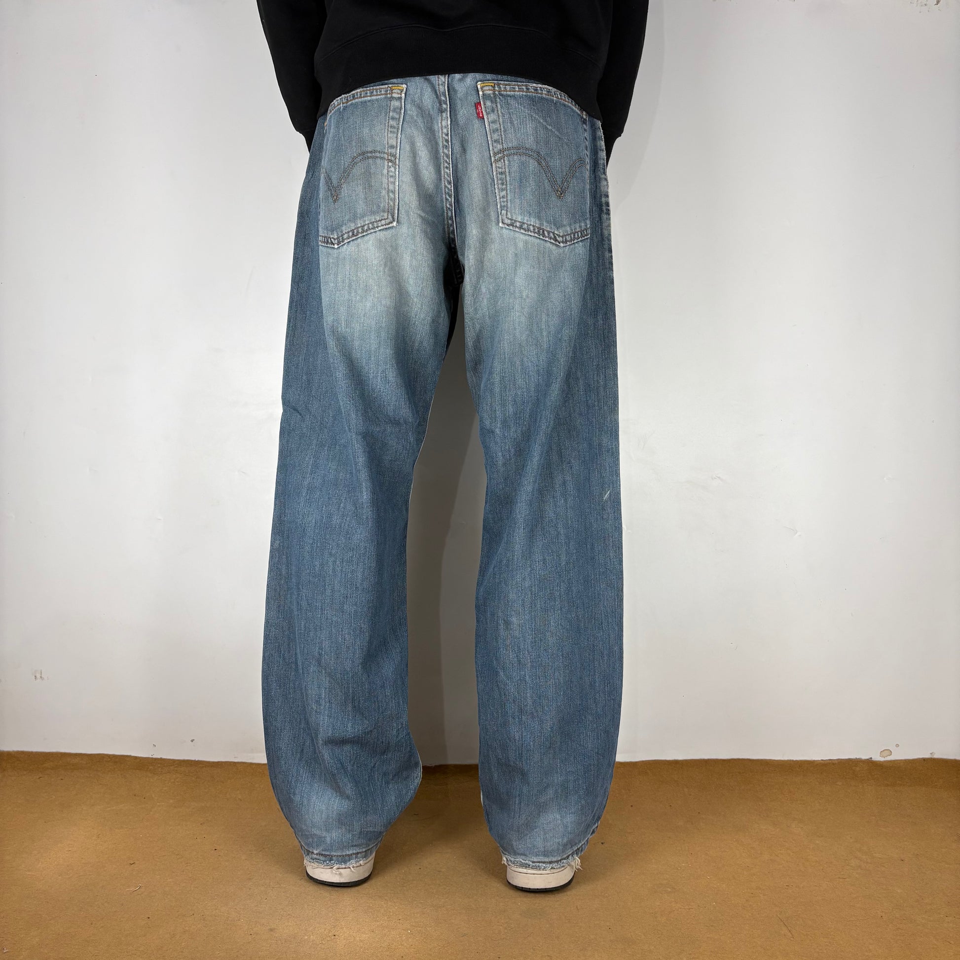 LEVI’s 569 JEANS