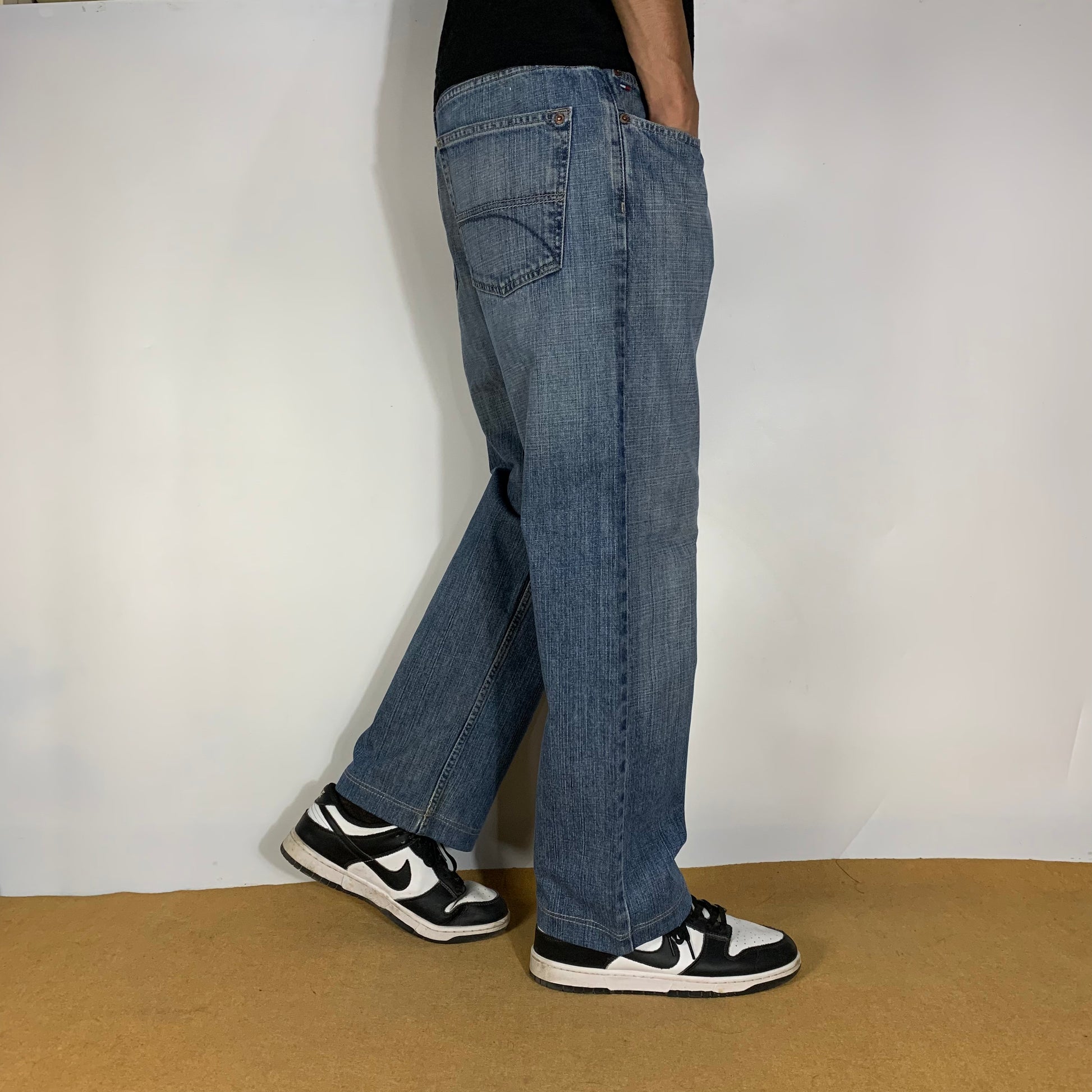 TOMMY HILFI.FER JEANS