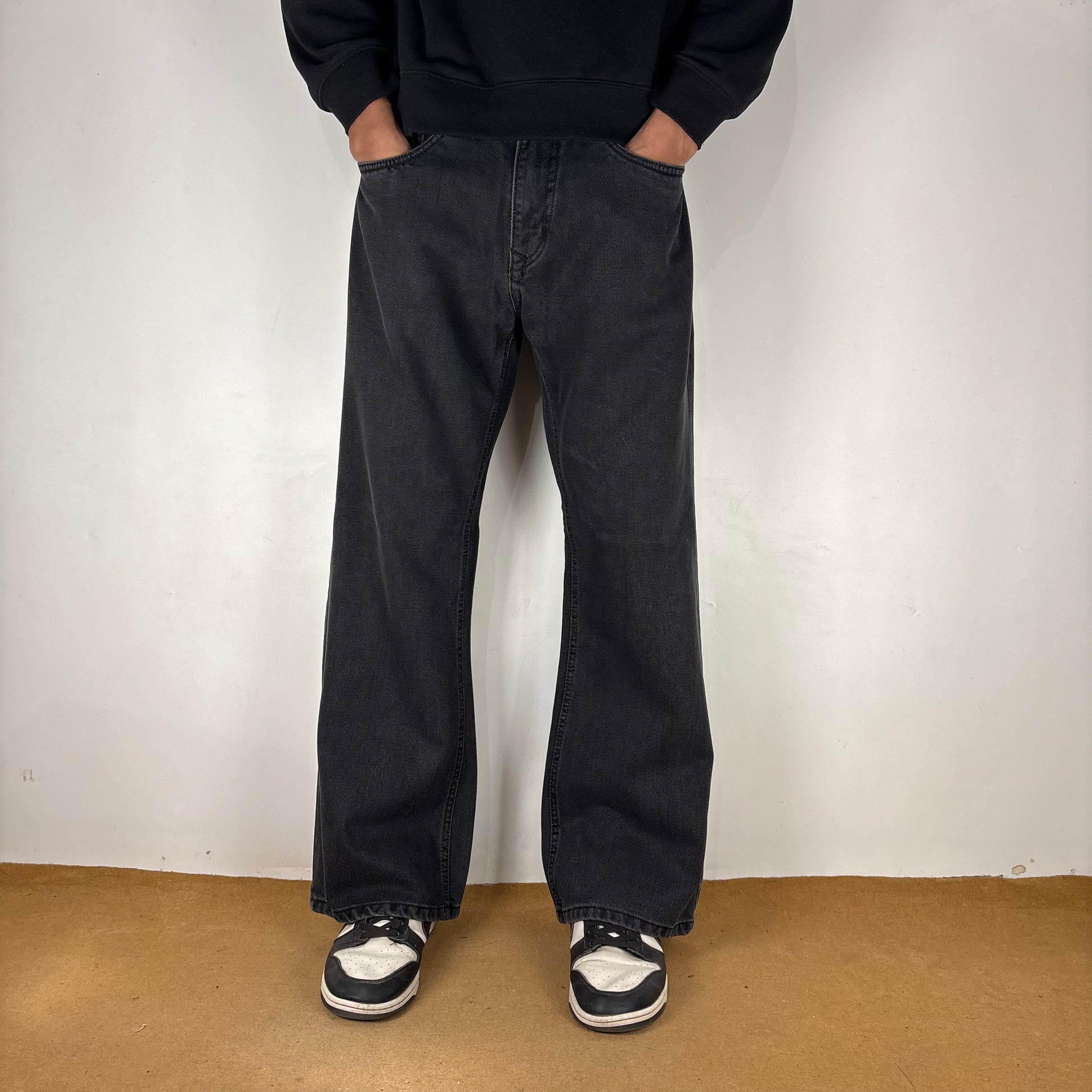 LEVI’s RELAXED TAPERED