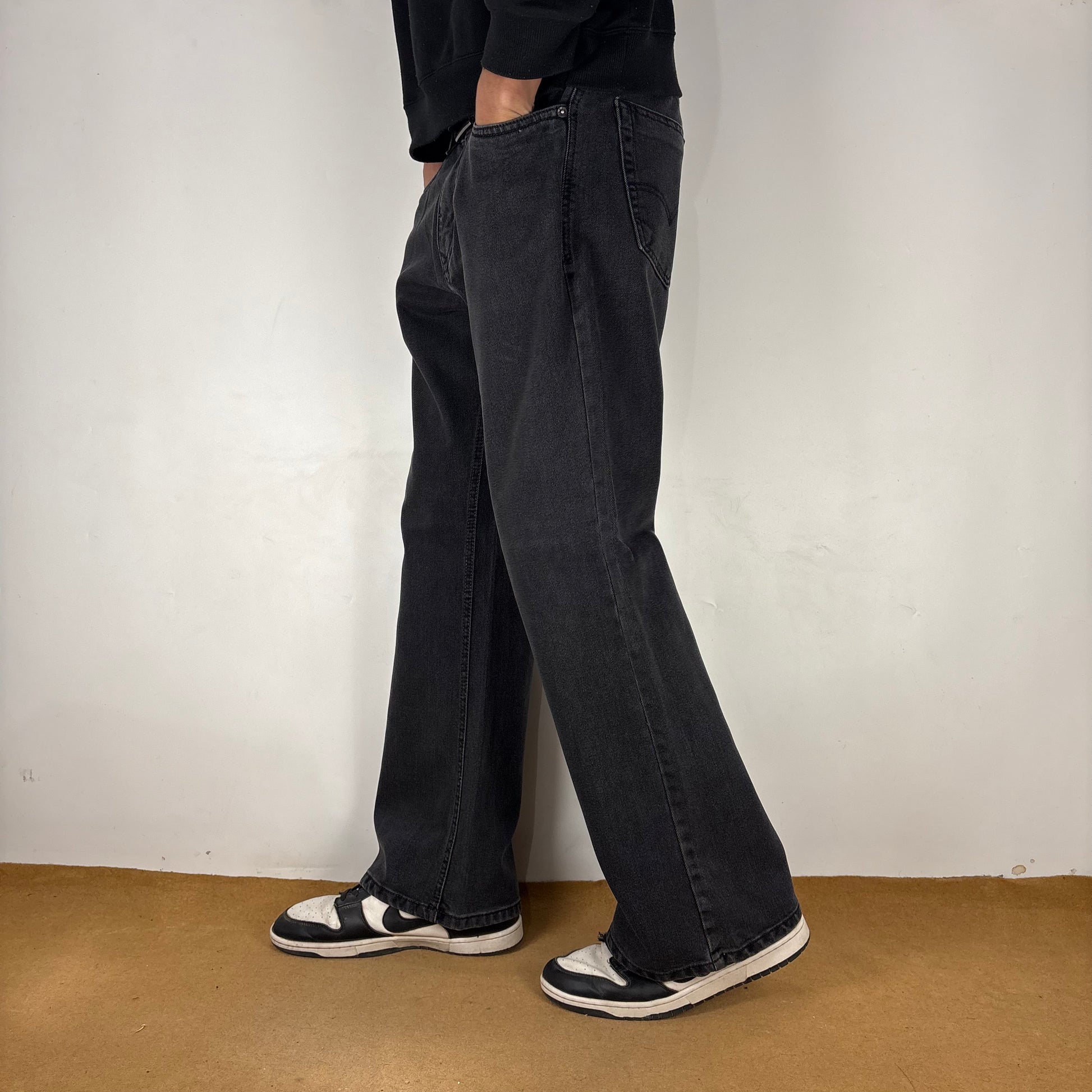 LEVI’s RELAXED TAPERED