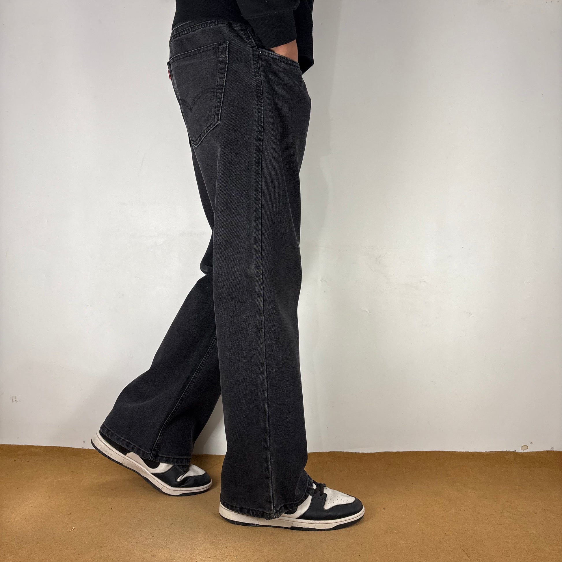 LEVI’s RELAXED TAPERED