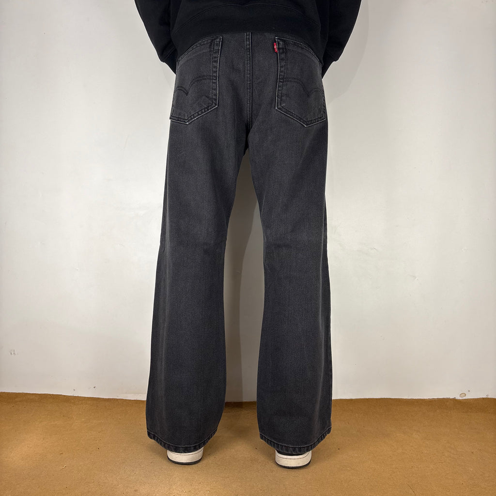 LEVI’s RELAXED TAPERED