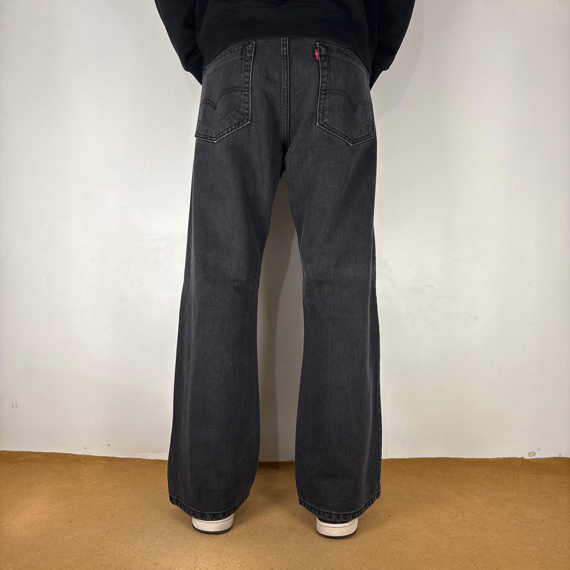 LEVI’s RELAXED TAPERED