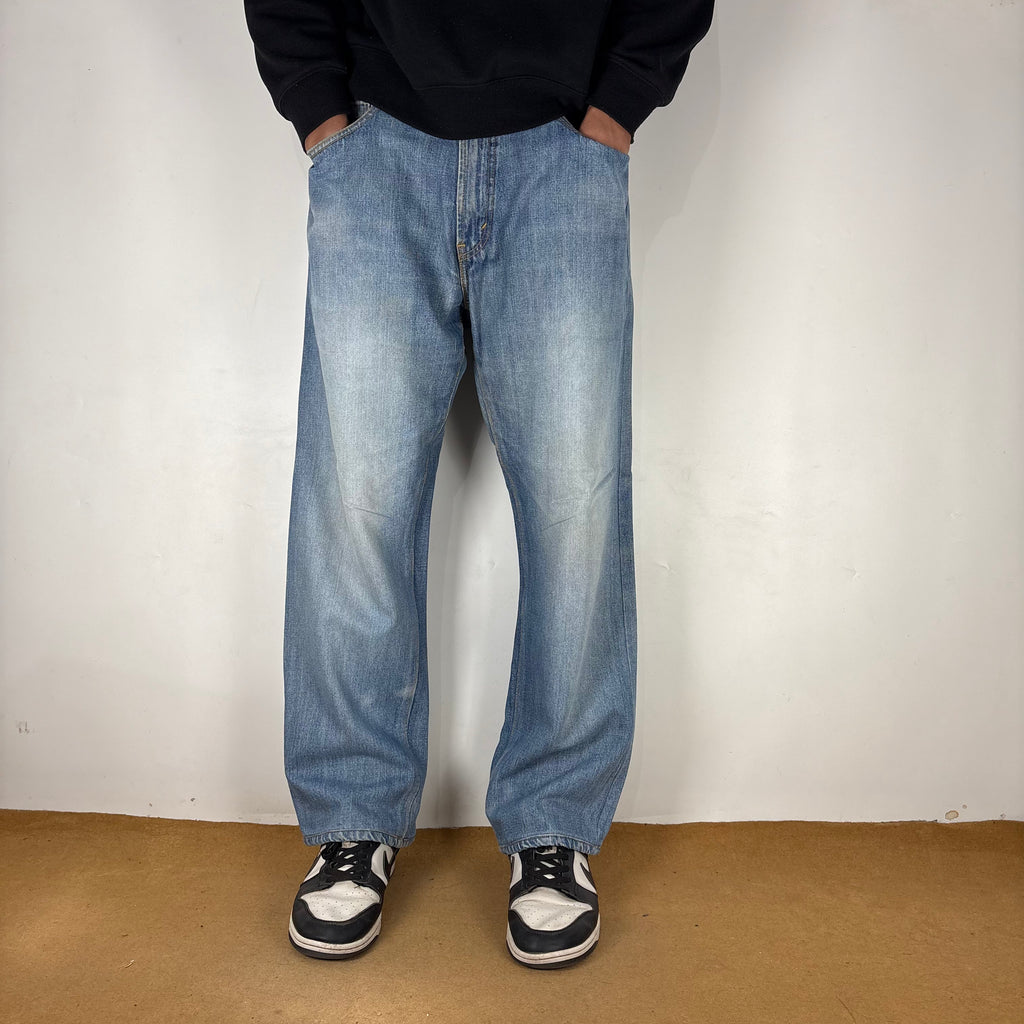 LEVI’s 569 JEANS